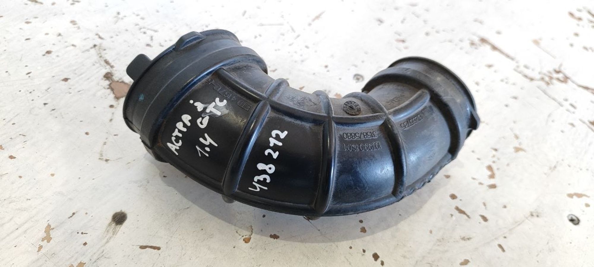 https://ycs.partsauto.market/partsauto-images/thmbs/userImages/cb9901e562a4f410bd4f9bf80c21d094/part/48fbb2dd-6df4-4fc9-b4ef-18cb59162049_1774848570405.jpg