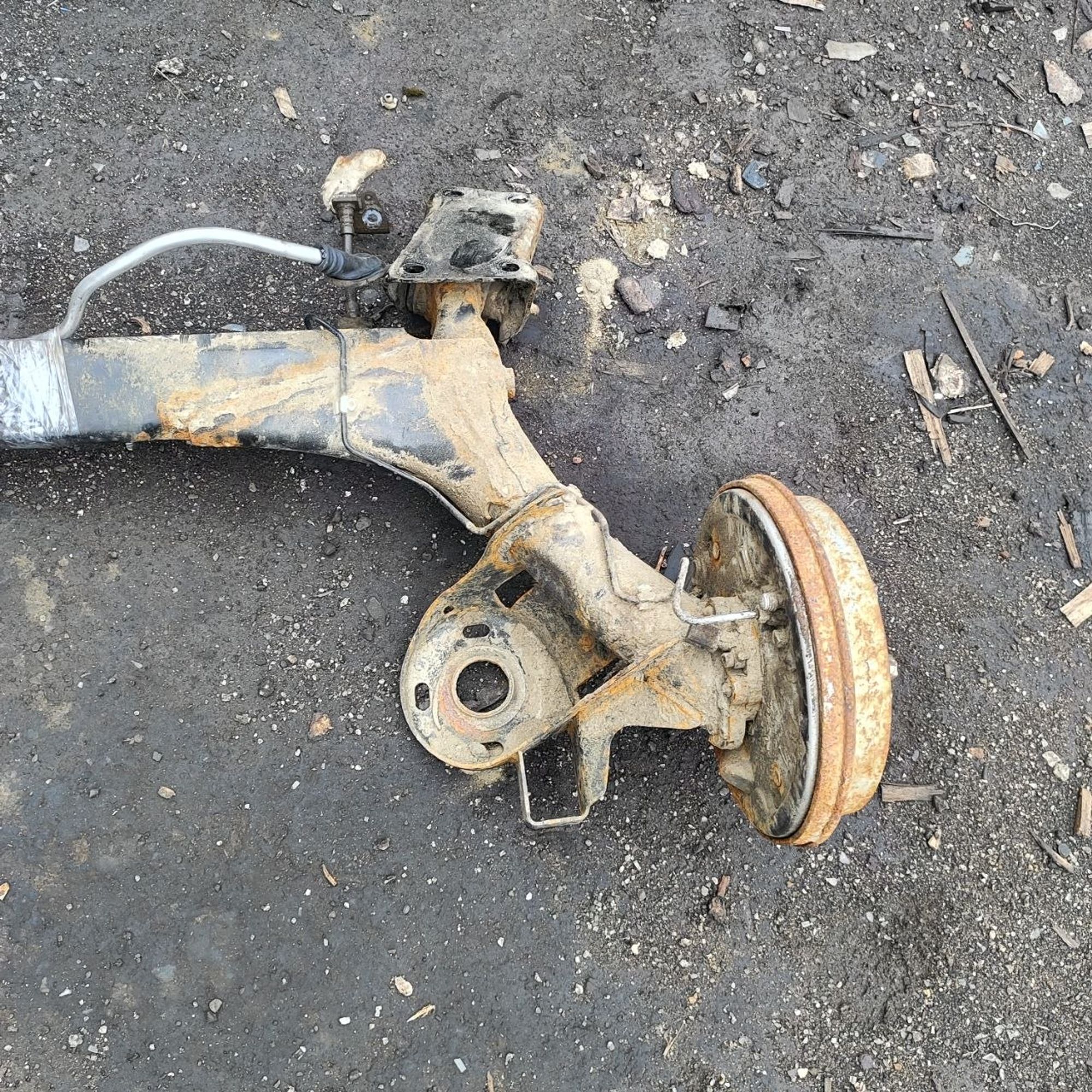 https://ycs.partsauto.market/partsauto-images/thmbs/userImages/cb9901e562a4f410bd4f9bf80c21d094/part/5a812a49-437f-48bc-bc74-8fec6343ec8b_1781512680557.jpg