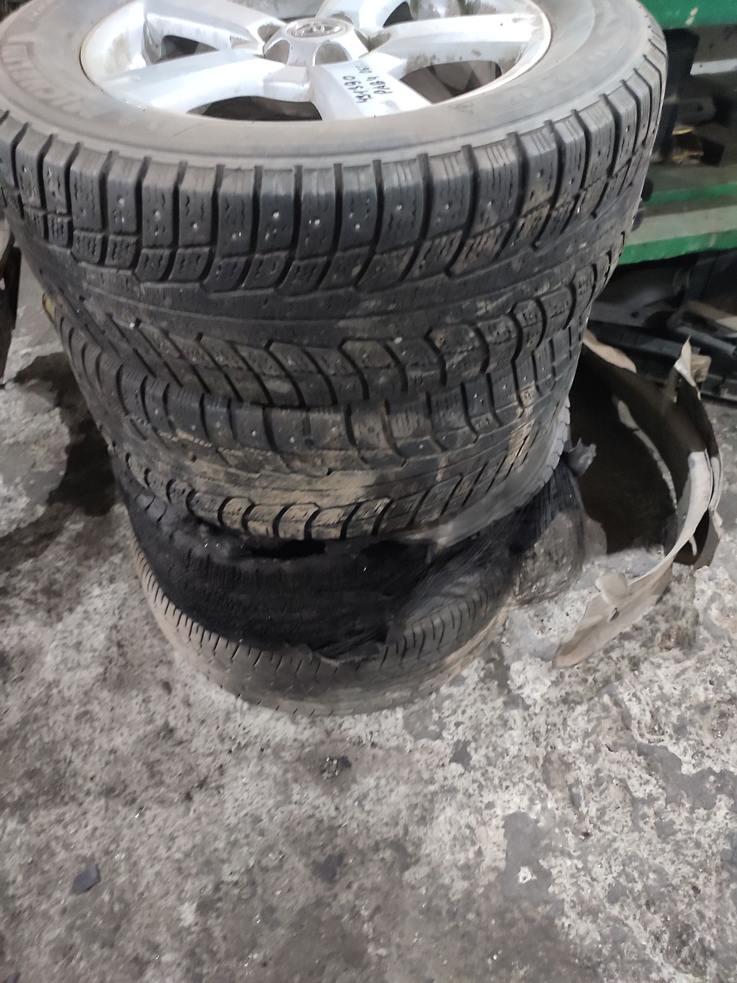 https://ycs.partsauto.market/partsauto-images/thmbs/userImages/cb9901e562a4f410bd4f9bf80c21d094/part/5e799f7b-e760-498e-bb37-39b33ed7c06c_1707799512809.jpg