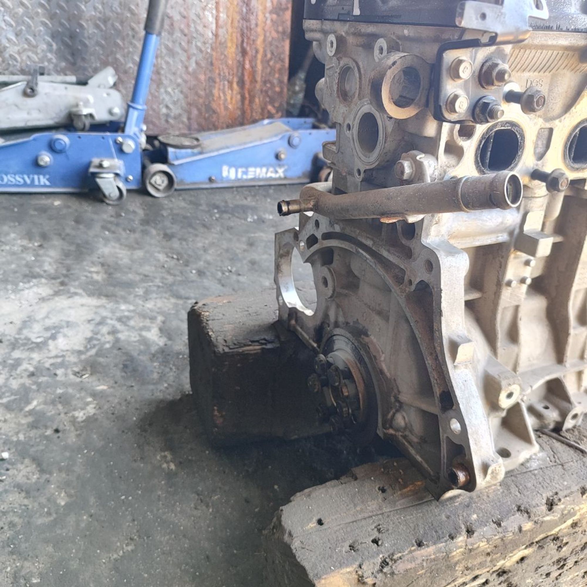 https://ycs.partsauto.market/partsauto-images/thmbs/userImages/cb9901e562a4f410bd4f9bf80c21d094/part/645ab9a4-3f69-48a3-af34-7663864b1e81_1779855546846.jpg