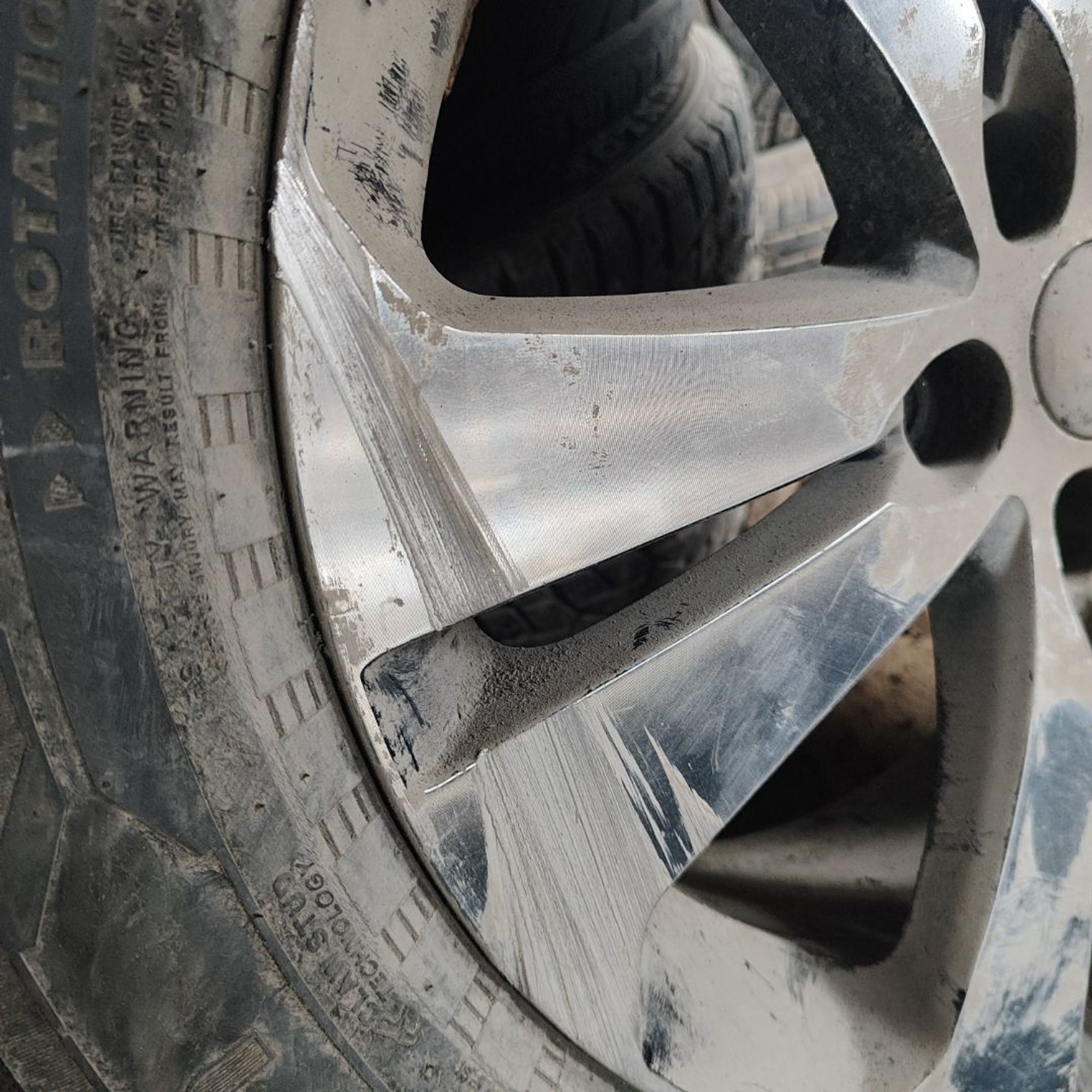 https://ycs.partsauto.market/partsauto-images/thmbs/userImages/cb9901e562a4f410bd4f9bf80c21d094/part/7fb6dfba-8c76-41d0-bf40-4118756a05d5_1777353165429.jpg