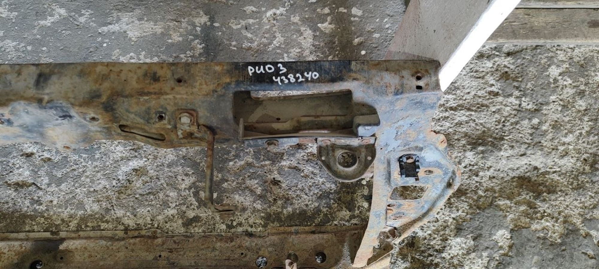 https://ycs.partsauto.market/partsauto-images/thmbs/userImages/cb9901e562a4f410bd4f9bf80c21d094/part/a0b569ab-f0e3-4517-8809-fa61ff17426c_1775461843785.jpg