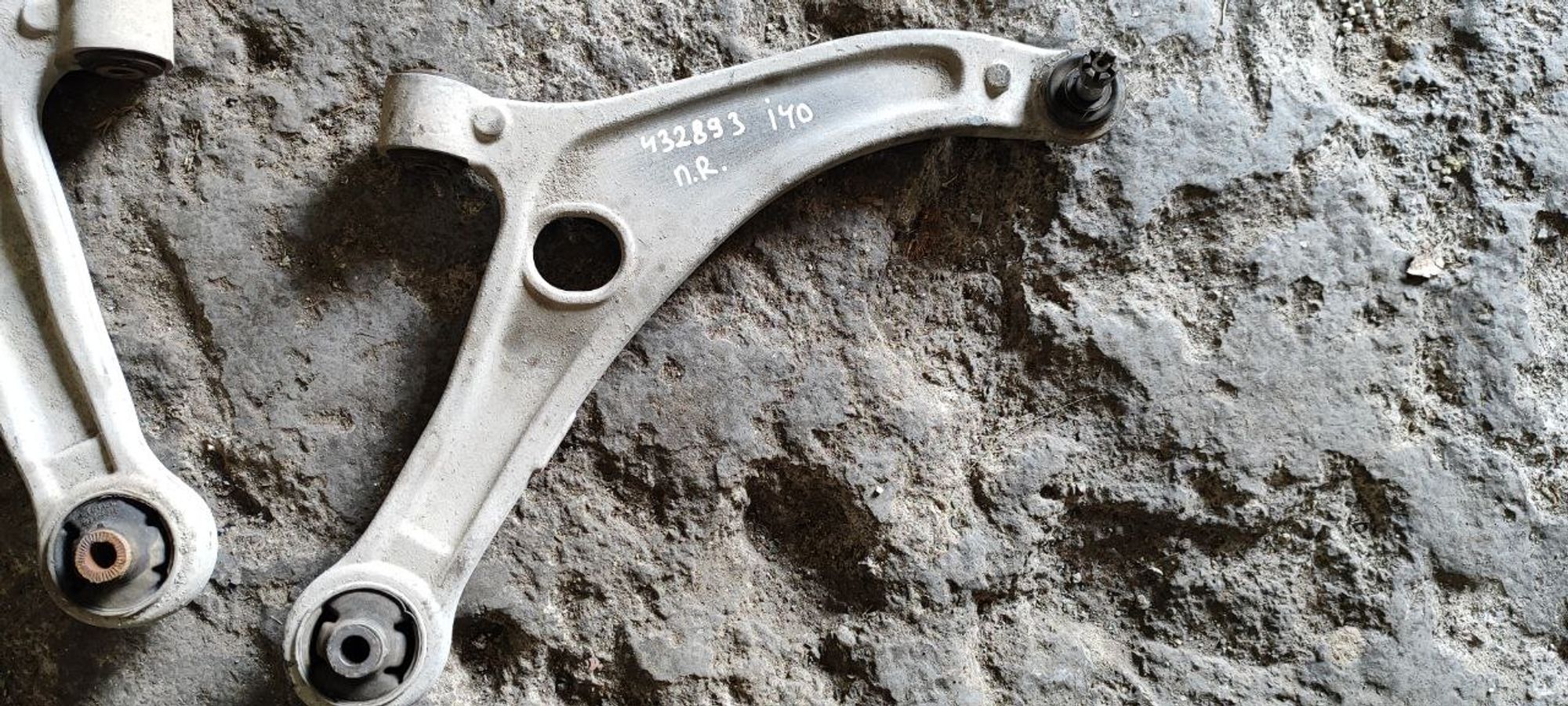 https://ycs.partsauto.market/partsauto-images/thmbs/userImages/cb9901e562a4f410bd4f9bf80c21d094/part/a321995f-f230-4f12-80ce-12a10b8ce8b1_1724734756886.jpg