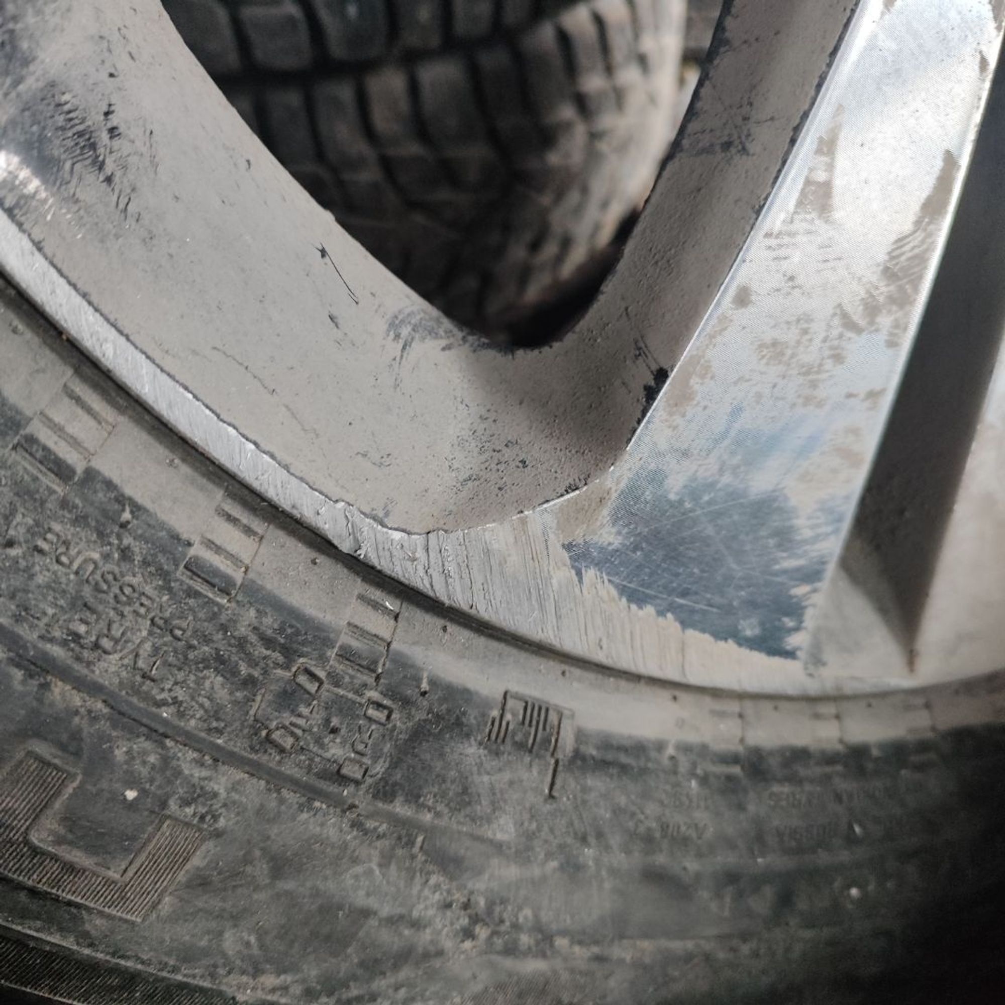 https://ycs.partsauto.market/partsauto-images/thmbs/userImages/cb9901e562a4f410bd4f9bf80c21d094/part/af5ac322-308d-4c6a-ba58-bc785b1c5757_1777353166512.jpg