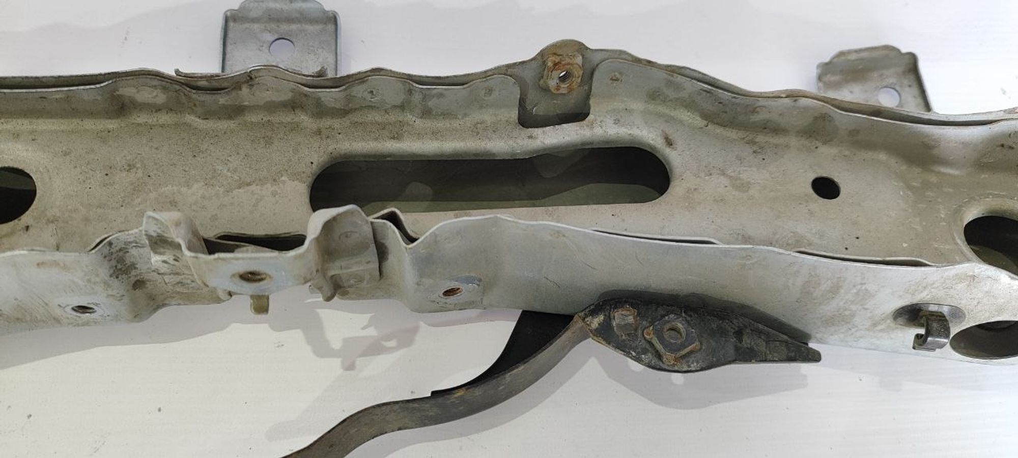 https://ycs.partsauto.market/partsauto-images/thmbs/userImages/cb9901e562a4f410bd4f9bf80c21d094/part/ce5ec23d-3e9c-4488-baf7-d38c9b9e275e_1777360718035.jpg