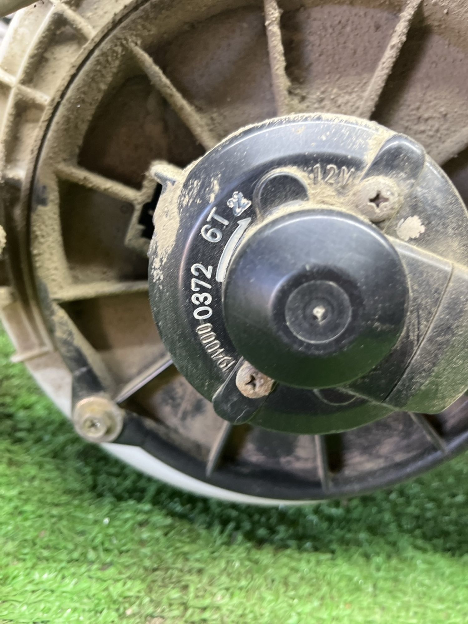 https://ycs.partsauto.market/partsauto-images/thmbs/userImages/cca1856e256b5441544f9aba03b424a6/part/081052a6-8809-4ac2-bba9-fef5d88631bc_1775641287344.jpg