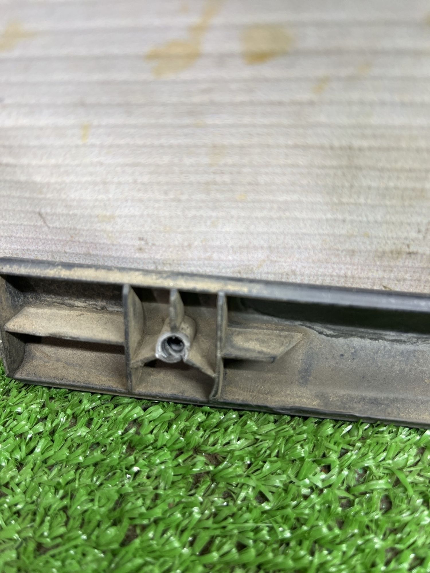 https://ycs.partsauto.market/partsauto-images/thmbs/userImages/cca1856e256b5441544f9aba03b424a6/part/093a24b5-d0b0-449d-a10f-e84d70017190_1774427219811.jpg