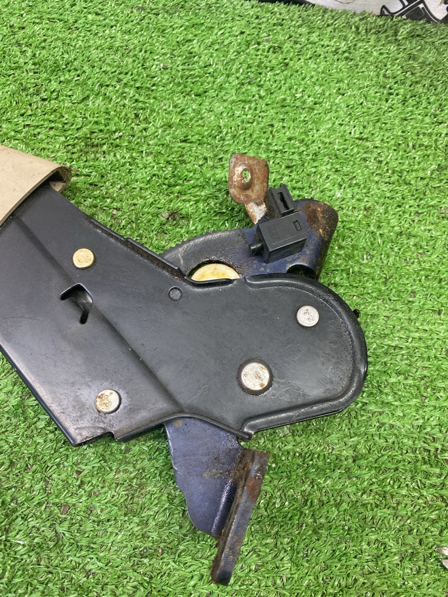 https://ycs.partsauto.market/partsauto-images/thmbs/userImages/cca1856e256b5441544f9aba03b424a6/part/128aae63-d091-4da4-8765-91fd435d8585_1775555462870.jpg