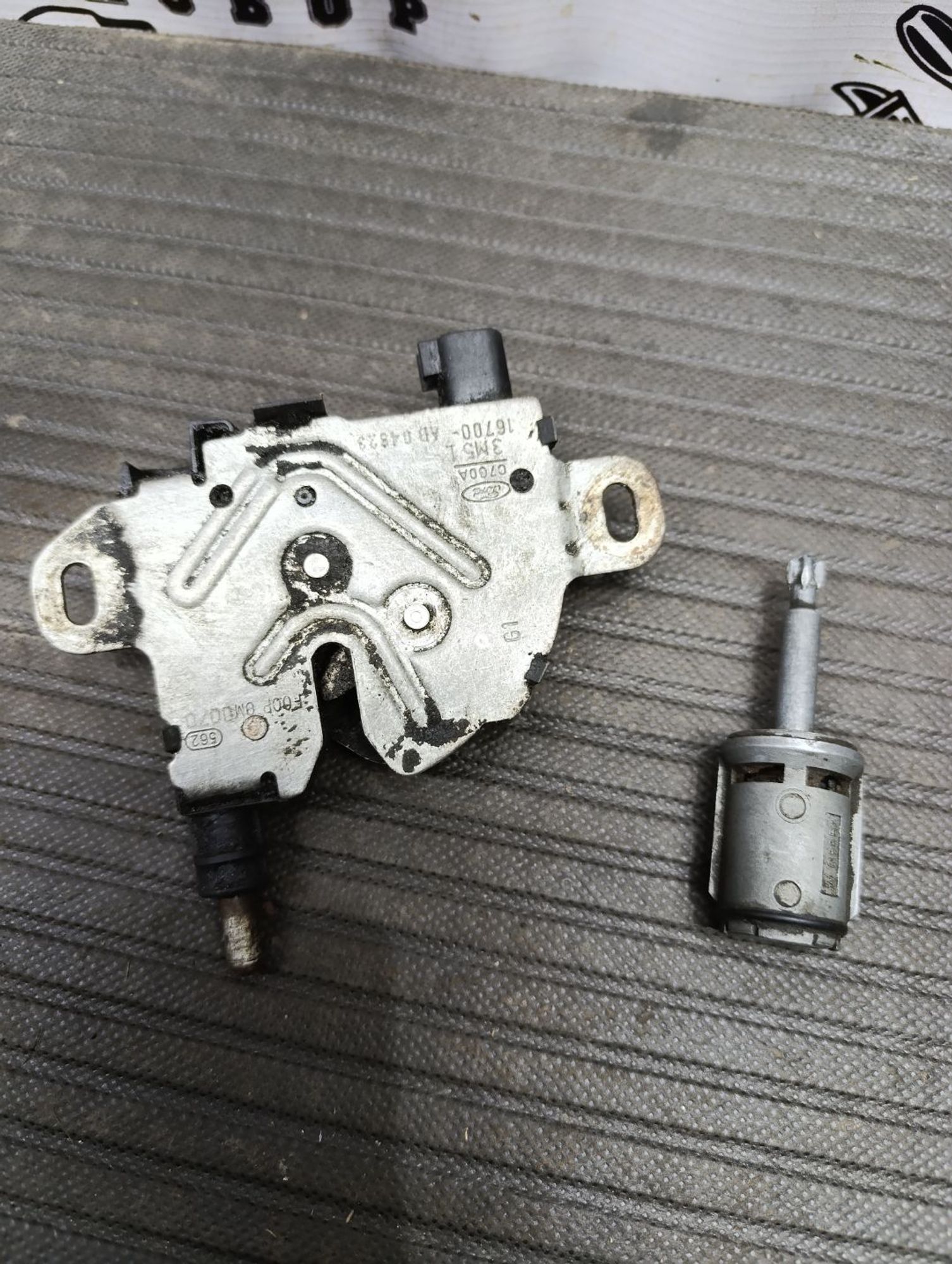 https://ycs.partsauto.market/partsauto-images/thmbs/userImages/cca1856e256b5441544f9aba03b424a6/part/130d1190-2a7c-4f89-86be-b5022d3d3f51_1744565144658.jpg