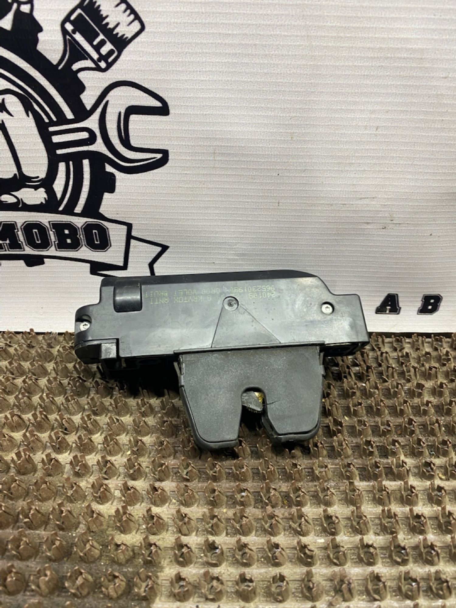 https://ycs.partsauto.market/partsauto-images/thmbs/userImages/cca1856e256b5441544f9aba03b424a6/part/13727713-f2ec-42ea-be42-e2648b3dec00_1746992474974.jpg