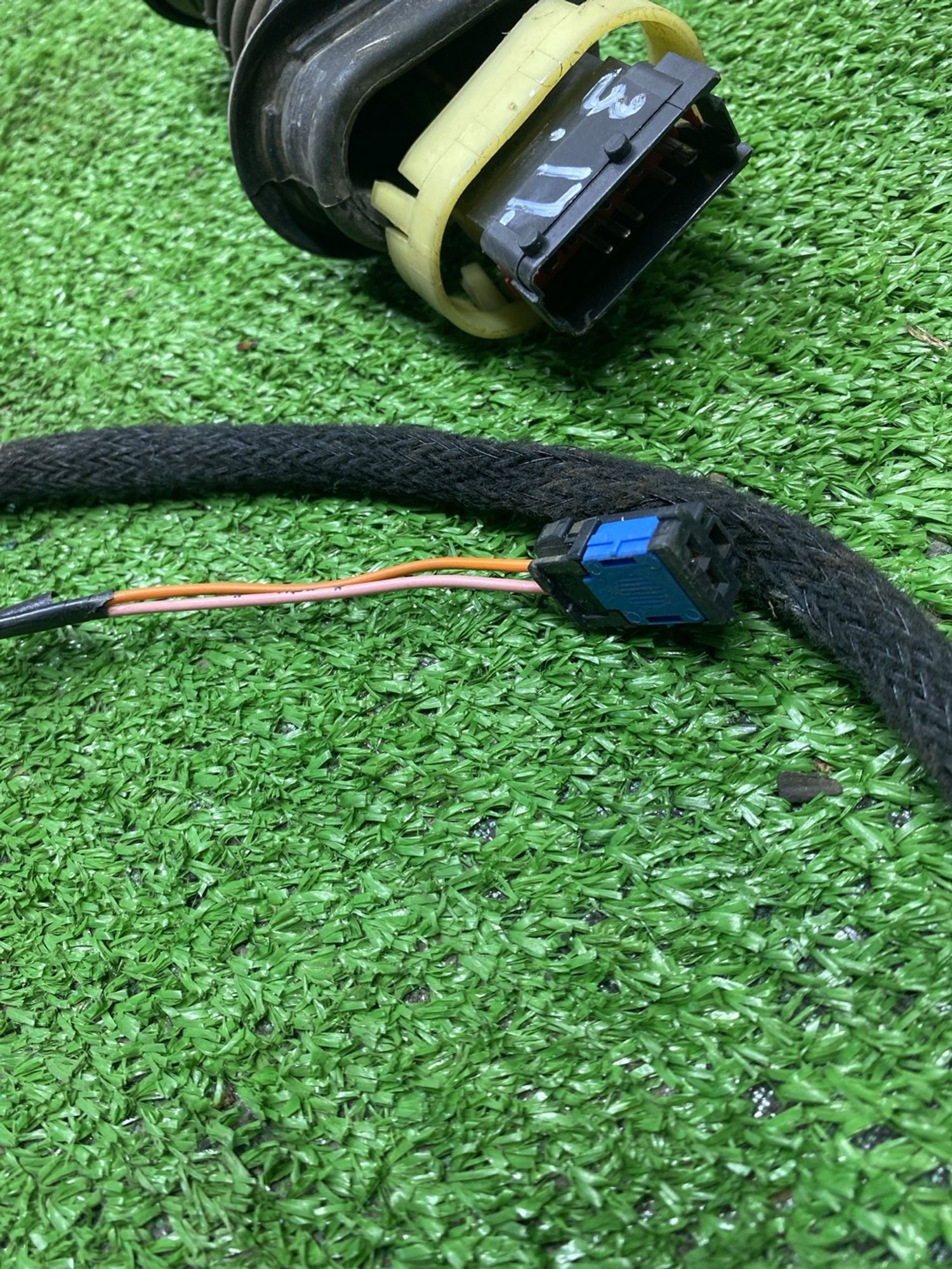 https://ycs.partsauto.market/partsauto-images/thmbs/userImages/cca1856e256b5441544f9aba03b424a6/part/15571186-d48e-4005-95d0-4240b6a609bc_1777458159014.jpg