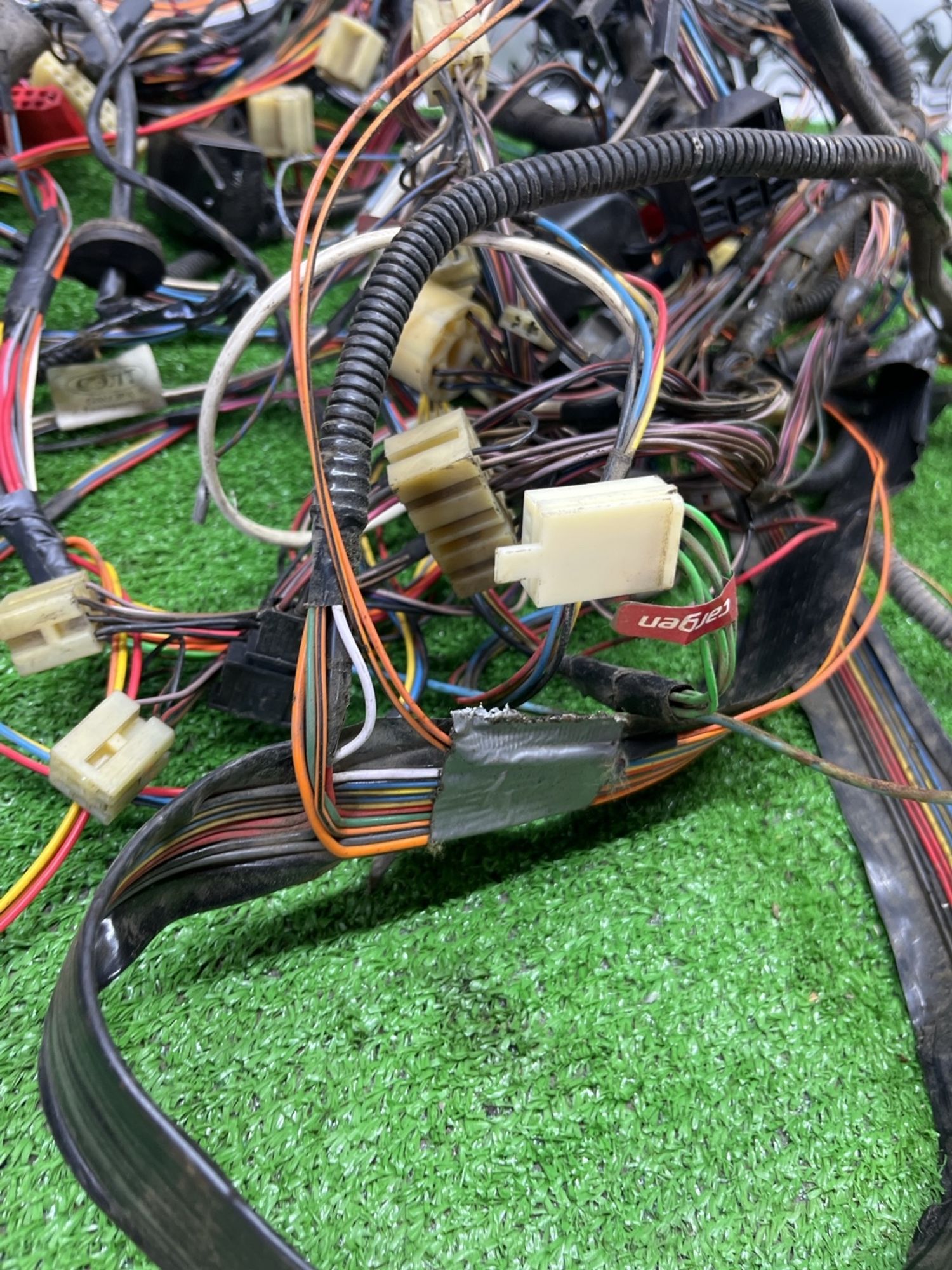 https://ycs.partsauto.market/partsauto-images/thmbs/userImages/cca1856e256b5441544f9aba03b424a6/part/19f33832-d46e-470d-a218-aa739c7eef1b_1781680342285.jpg