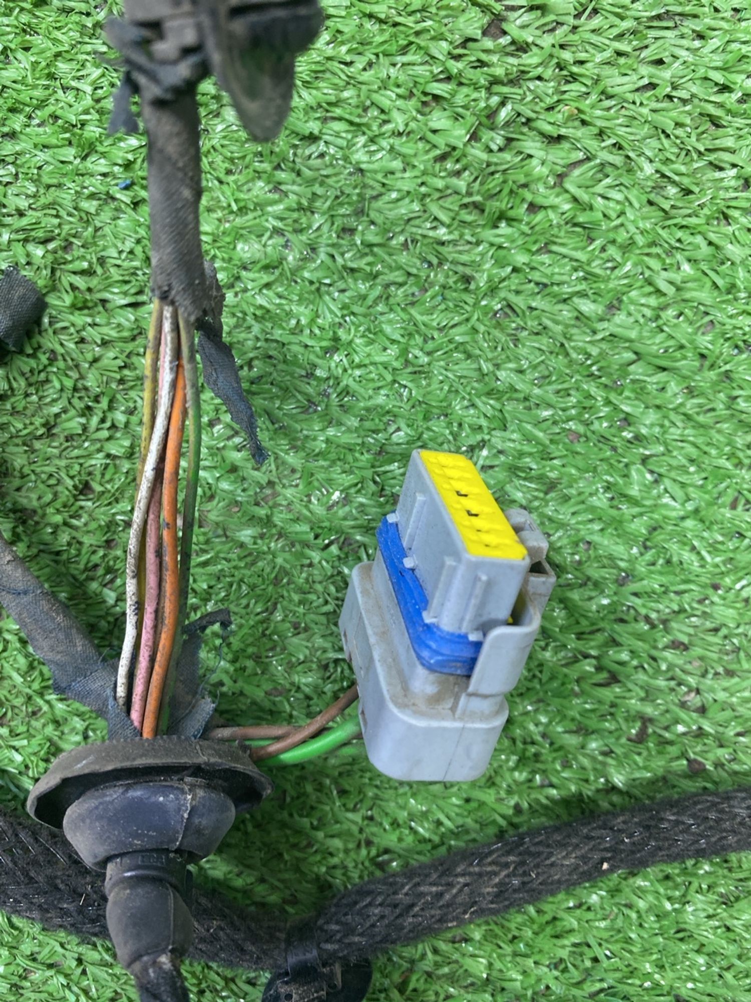 https://ycs.partsauto.market/partsauto-images/thmbs/userImages/cca1856e256b5441544f9aba03b424a6/part/26215533-0bf7-49c1-b4a2-02a95848f657_1777458156846.jpg
