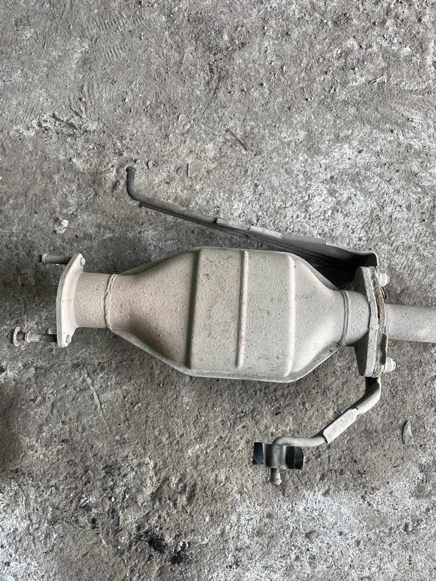 https://ycs.partsauto.market/partsauto-images/thmbs/userImages/cca1856e256b5441544f9aba03b424a6/part/27054490-370f-49ce-8049-76e42b9ccdfb_1776507659902.jpg