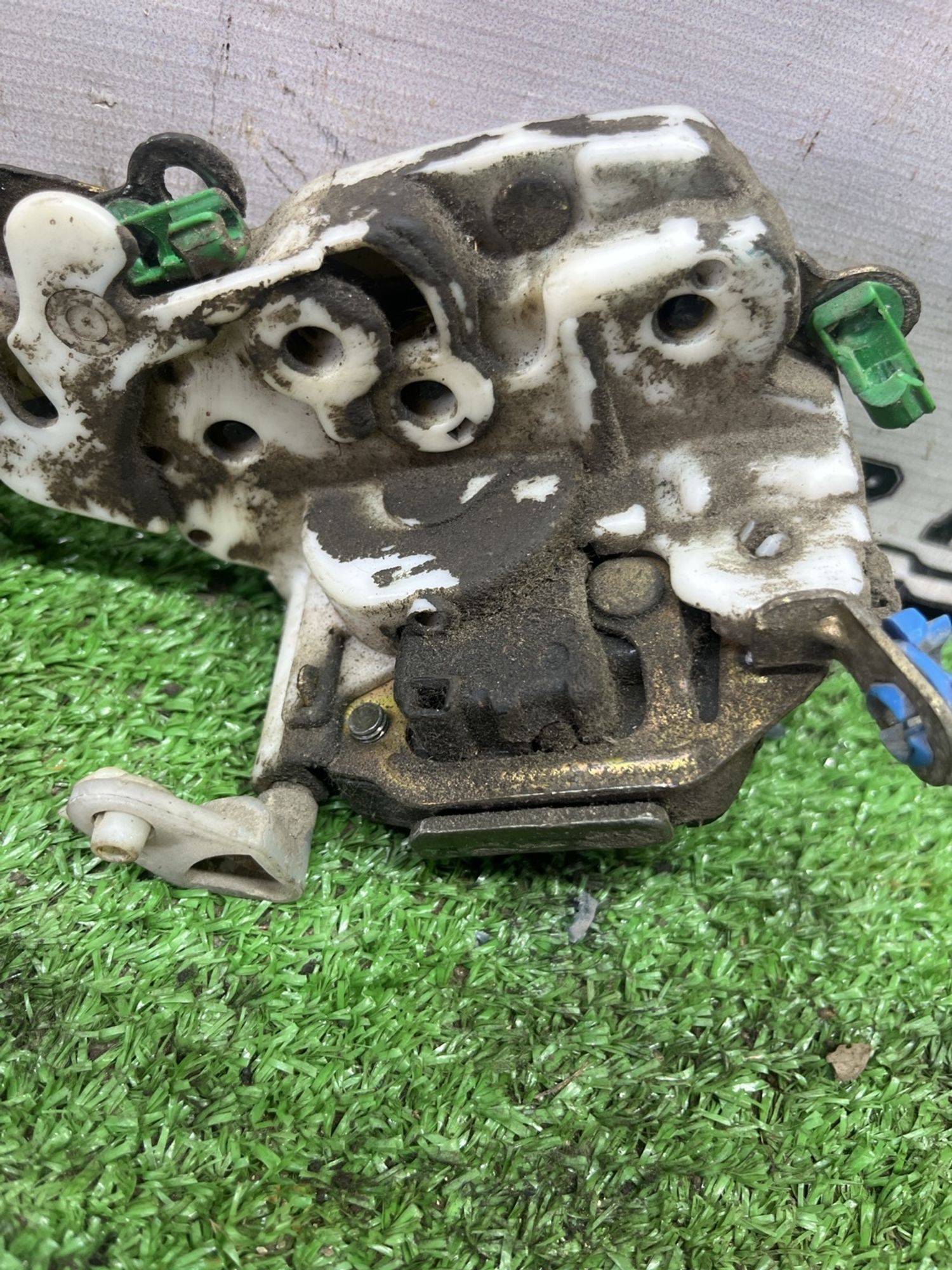 https://ycs.partsauto.market/partsauto-images/thmbs/userImages/cca1856e256b5441544f9aba03b424a6/part/2f46f5bc-bba7-4220-accc-d325a4337ed0_1778233791490.jpg