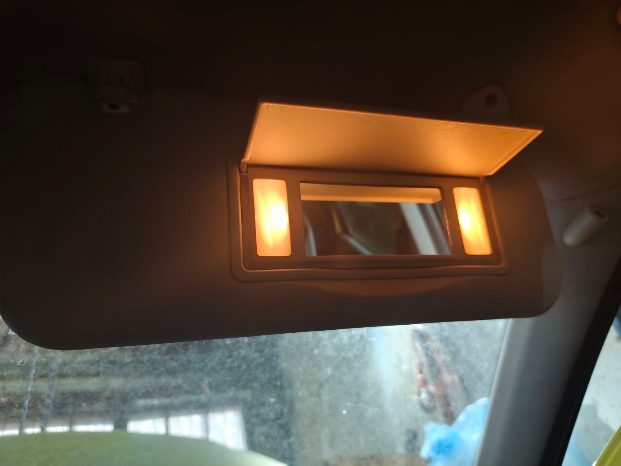 https://ycs.partsauto.market/partsauto-images/thmbs/userImages/cca1856e256b5441544f9aba03b424a6/part/31f498f2-cff8-49a1-91c8-2e510a6031c9_1777526534488.jpg