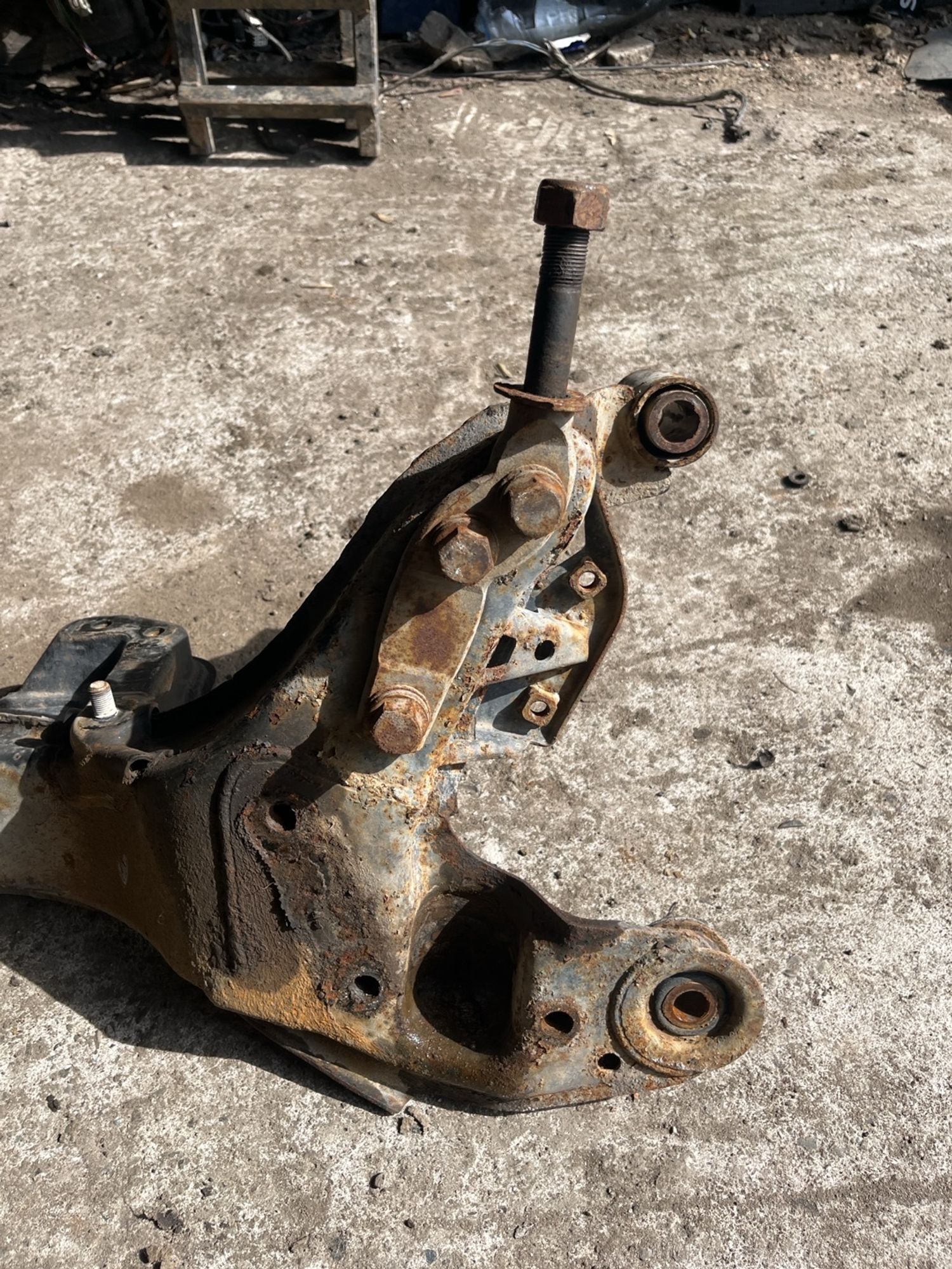 https://ycs.partsauto.market/partsauto-images/thmbs/userImages/cca1856e256b5441544f9aba03b424a6/part/3334a6d6-c366-44db-be93-80cd38a3872f_1778734863193.jpg