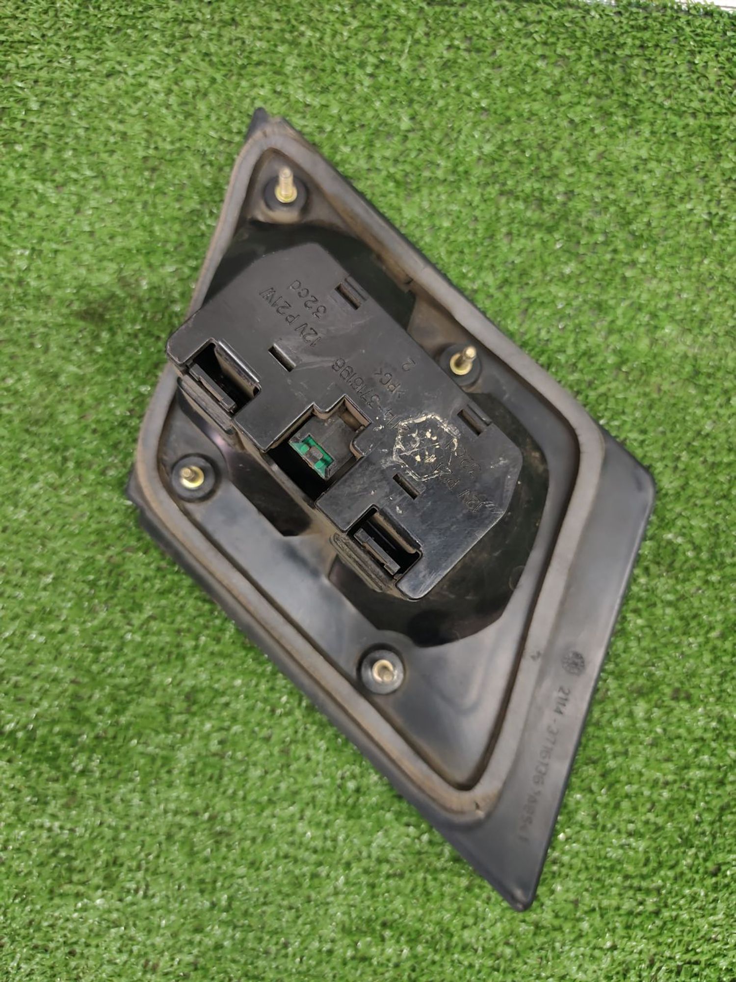 https://ycs.partsauto.market/partsauto-images/thmbs/userImages/cca1856e256b5441544f9aba03b424a6/part/35ae39af-4840-4007-add5-d2e1f206d43c_1781171316173.jpg