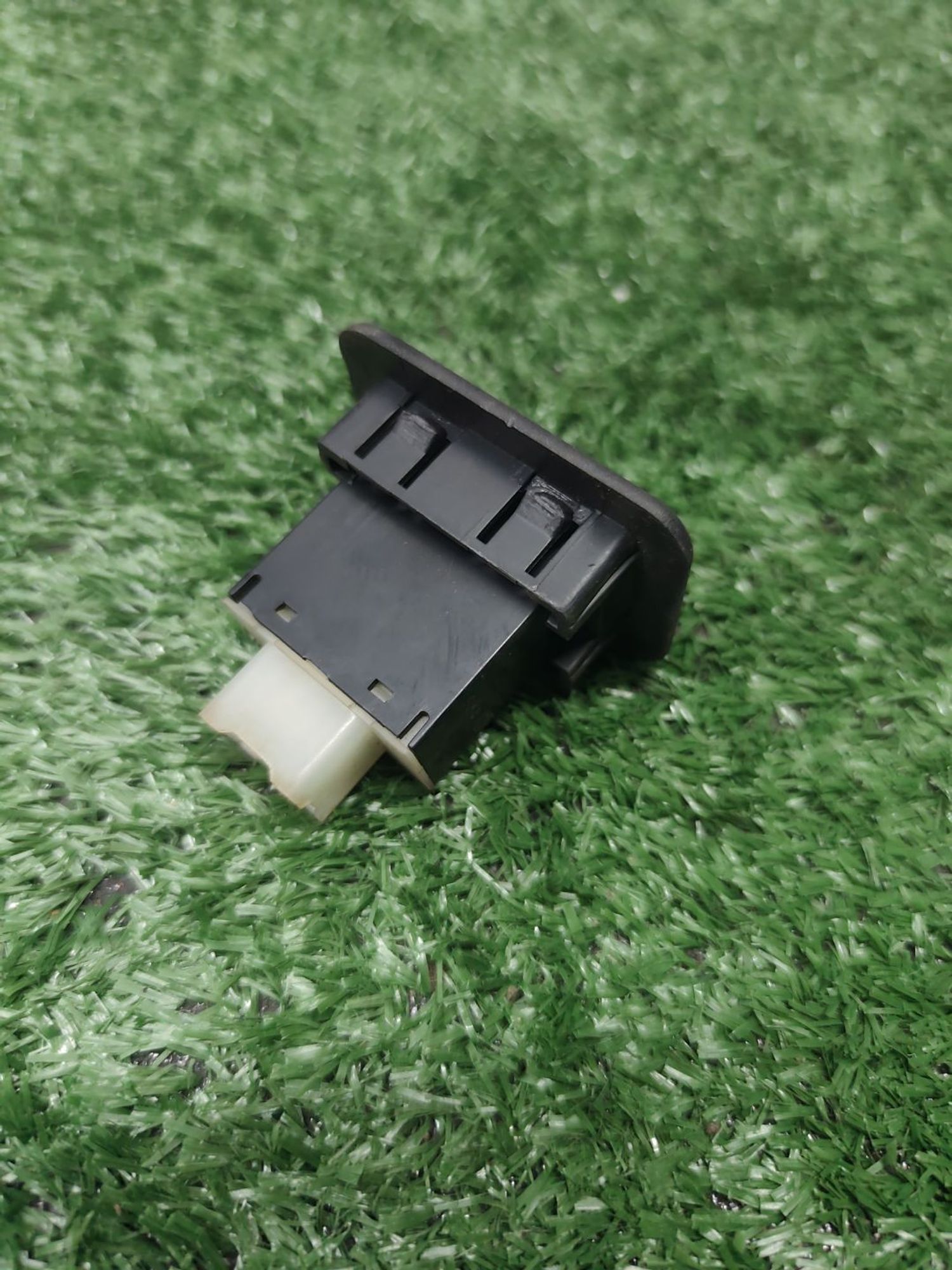 https://ycs.partsauto.market/partsauto-images/thmbs/userImages/cca1856e256b5441544f9aba03b424a6/part/37bbfaef-a206-41c2-b4e8-a6e9923b7c81_1781008509465.jpg