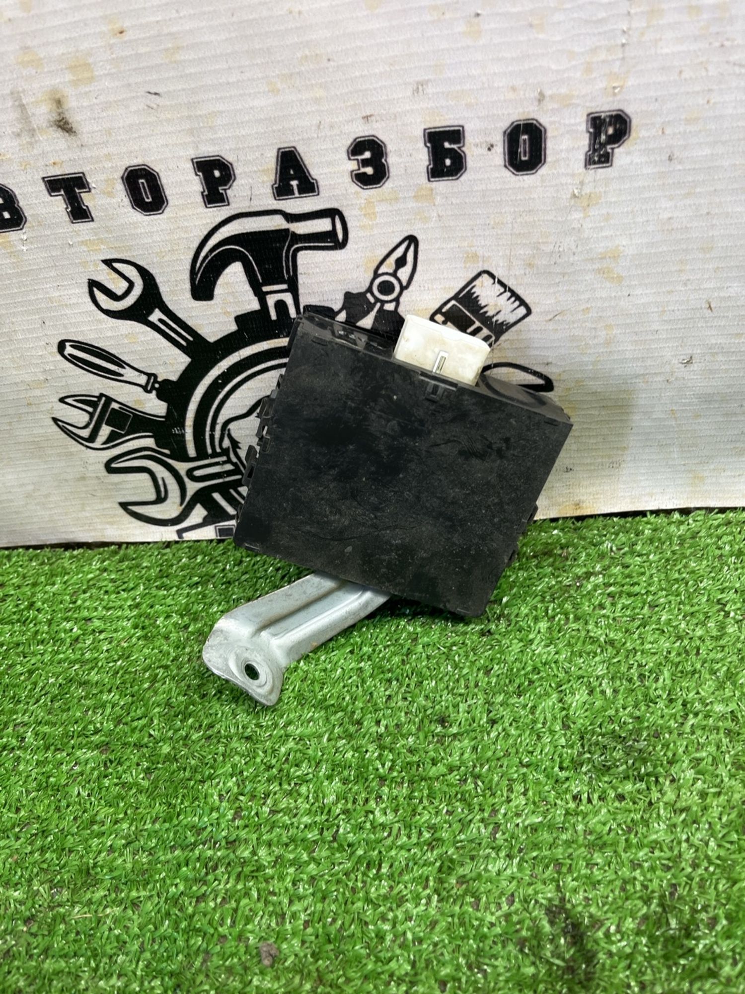 https://ycs.partsauto.market/partsauto-images/thmbs/userImages/cca1856e256b5441544f9aba03b424a6/part/3ad138c0-4656-4c8c-96ac-b7cc6992c92e_1775040955588.jpg