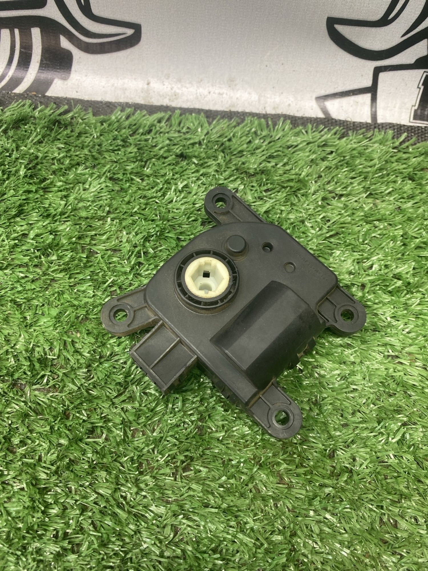 https://ycs.partsauto.market/partsauto-images/thmbs/userImages/cca1856e256b5441544f9aba03b424a6/part/3d3dd7af-54b1-49a9-ba3d-4cbb1c234c15_1782804111881.jpg