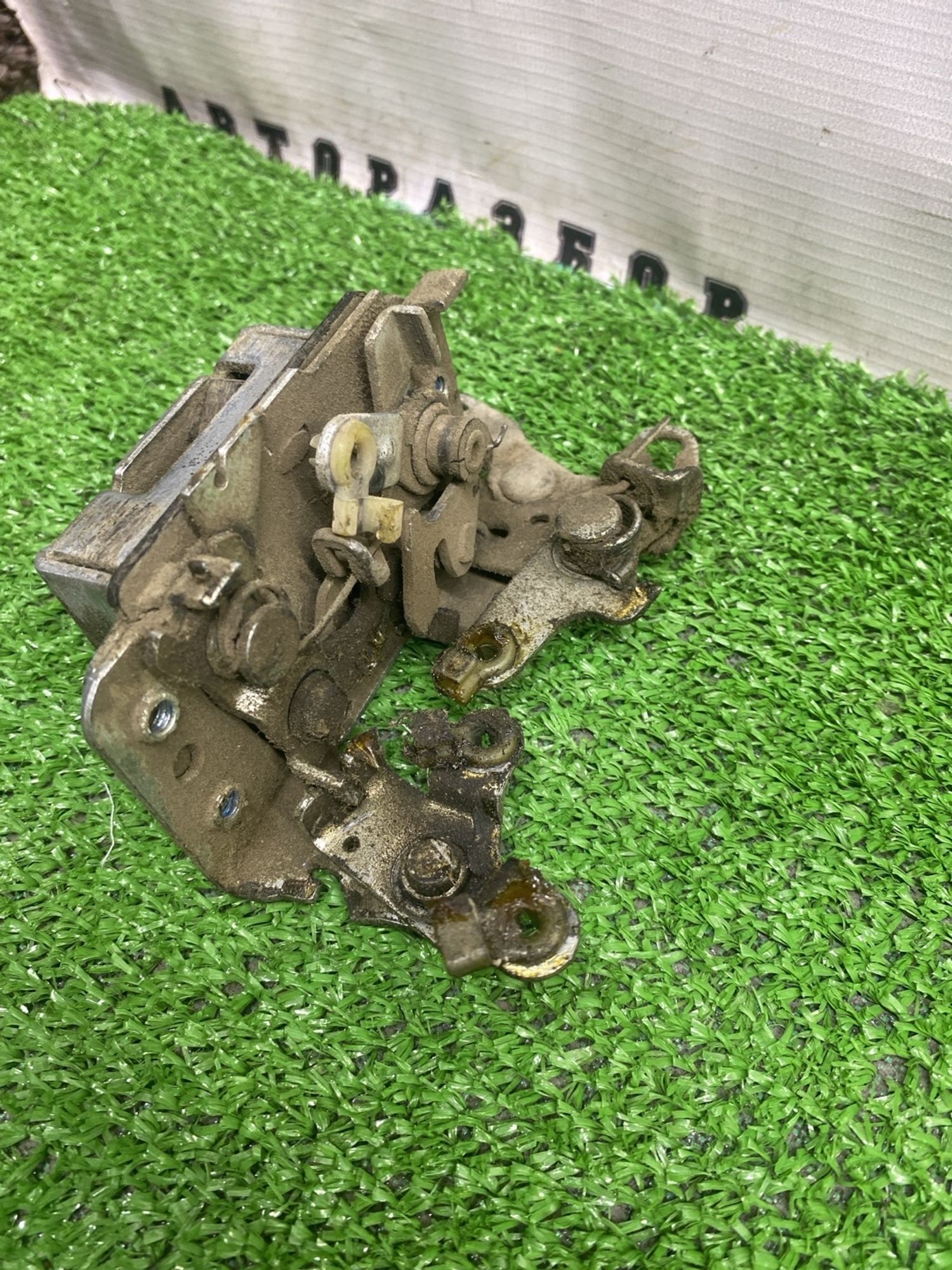 https://ycs.partsauto.market/partsauto-images/thmbs/userImages/cca1856e256b5441544f9aba03b424a6/part/3deee801-08b8-4889-b9b7-6f0a9f4b1562_1780465718111.jpg