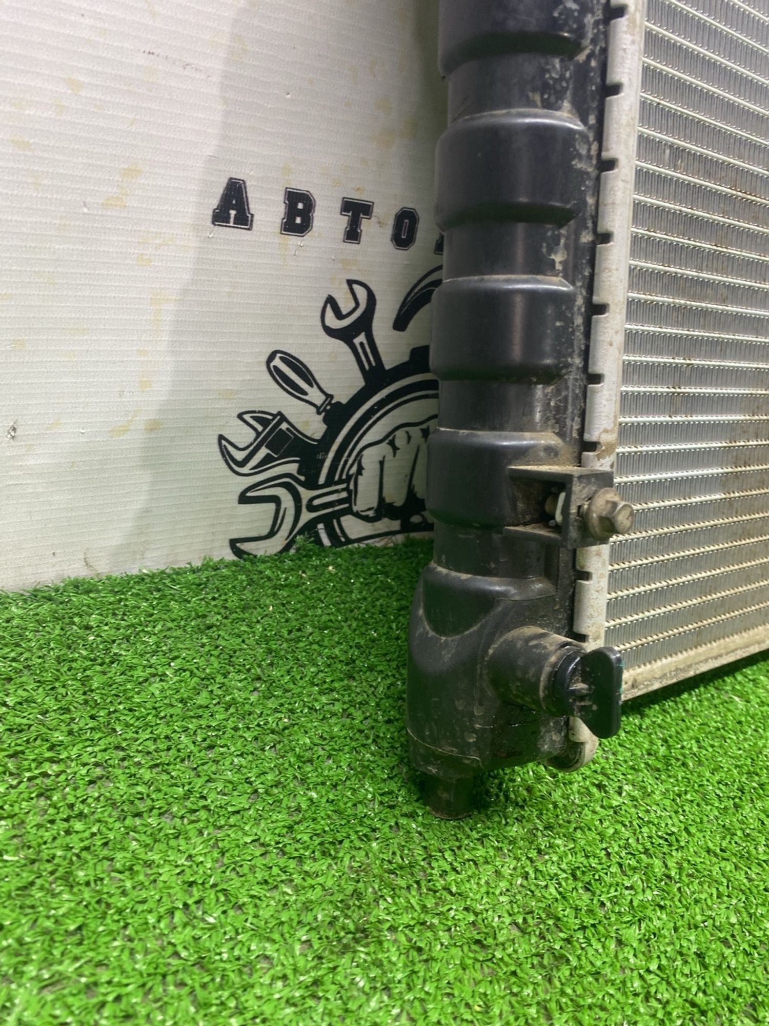 https://ycs.partsauto.market/partsauto-images/thmbs/userImages/cca1856e256b5441544f9aba03b424a6/part/463ec6ef-8994-4578-85e5-cc677a1f6ff4_1780902936402.jpg