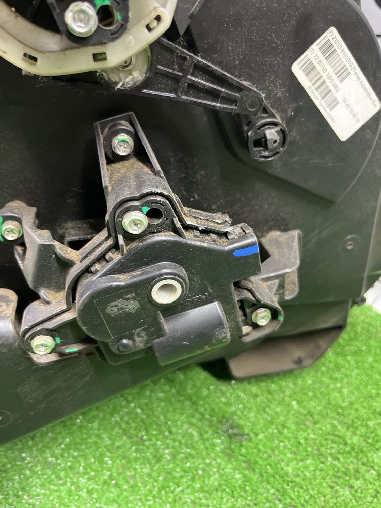 https://ycs.partsauto.market/partsauto-images/thmbs/userImages/cca1856e256b5441544f9aba03b424a6/part/51913e6c-eb18-4be2-8140-23cc0019ac86_1783328691113.jpg