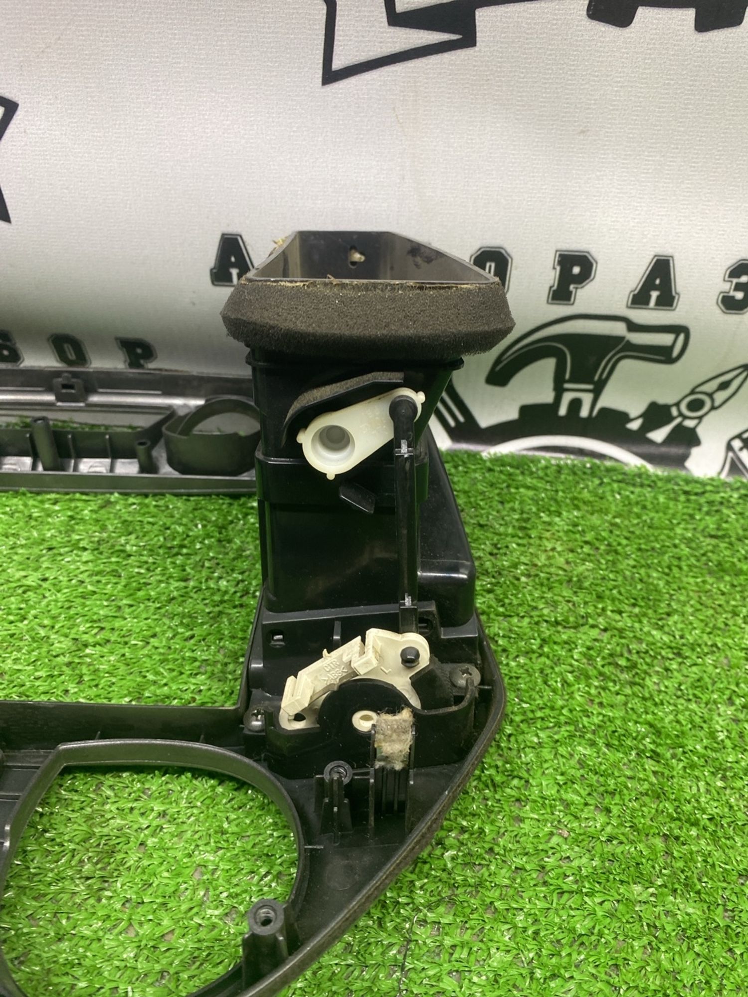 https://ycs.partsauto.market/partsauto-images/thmbs/userImages/cca1856e256b5441544f9aba03b424a6/part/5ab72817-077a-4e57-beb8-8971308bee96_1782557788797.jpg