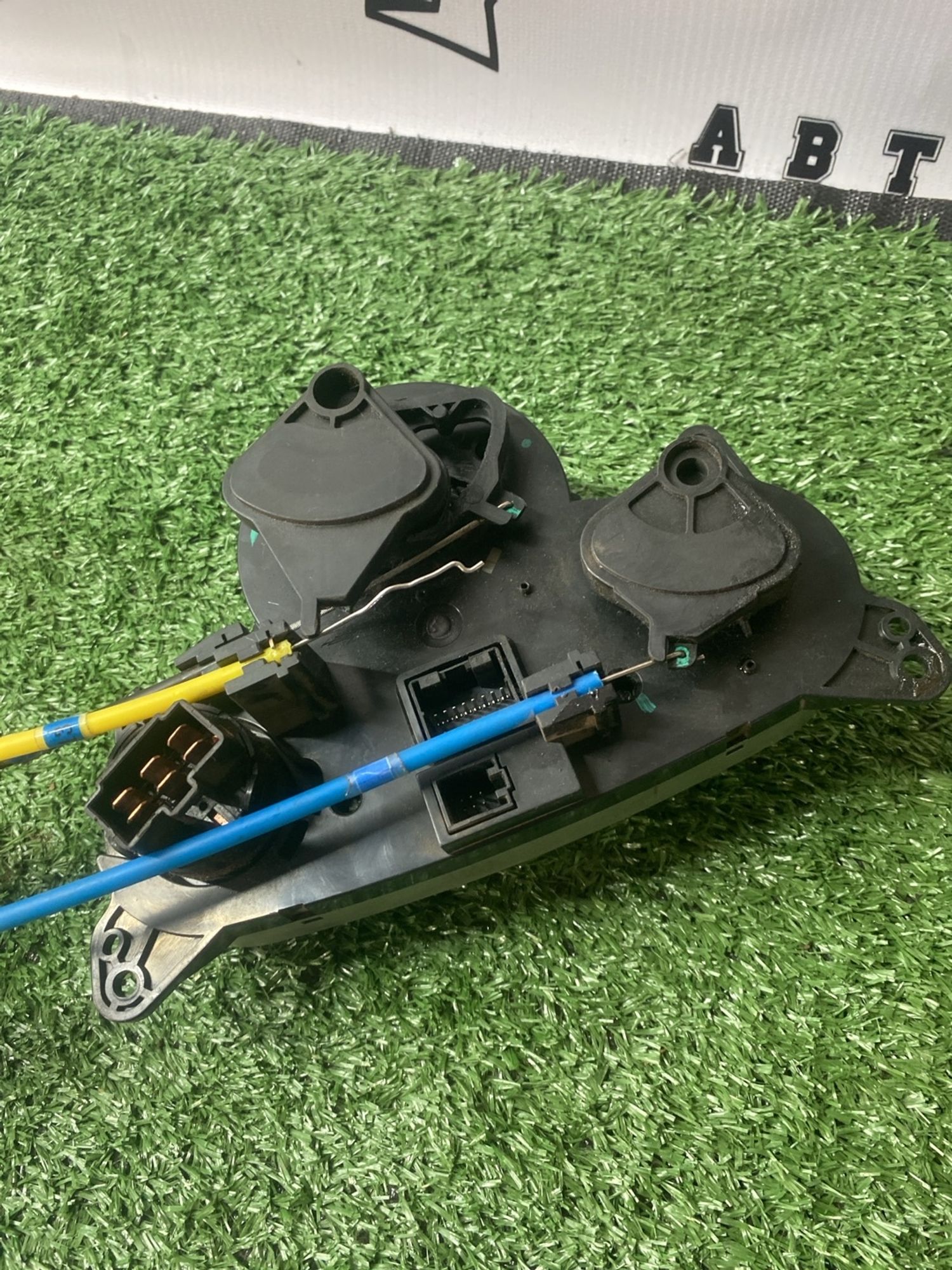 https://ycs.partsauto.market/partsauto-images/thmbs/userImages/cca1856e256b5441544f9aba03b424a6/part/5cbe68dc-1171-41c9-b5aa-93a99c61b655_1781076327992.jpg