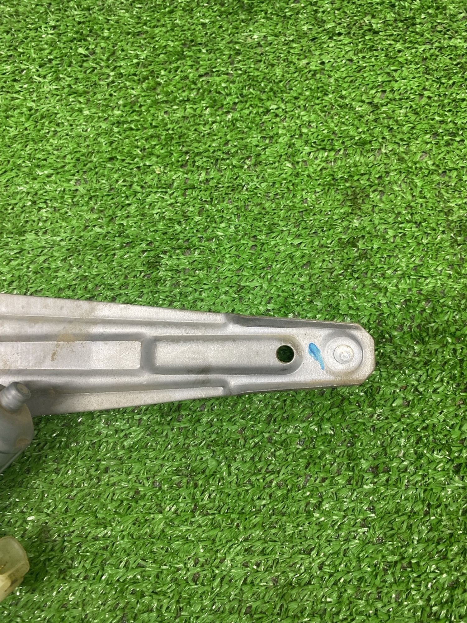 https://ycs.partsauto.market/partsauto-images/thmbs/userImages/cca1856e256b5441544f9aba03b424a6/part/615d255a-ae27-449a-a3bb-83ea5d5df890_1782557377753.jpg