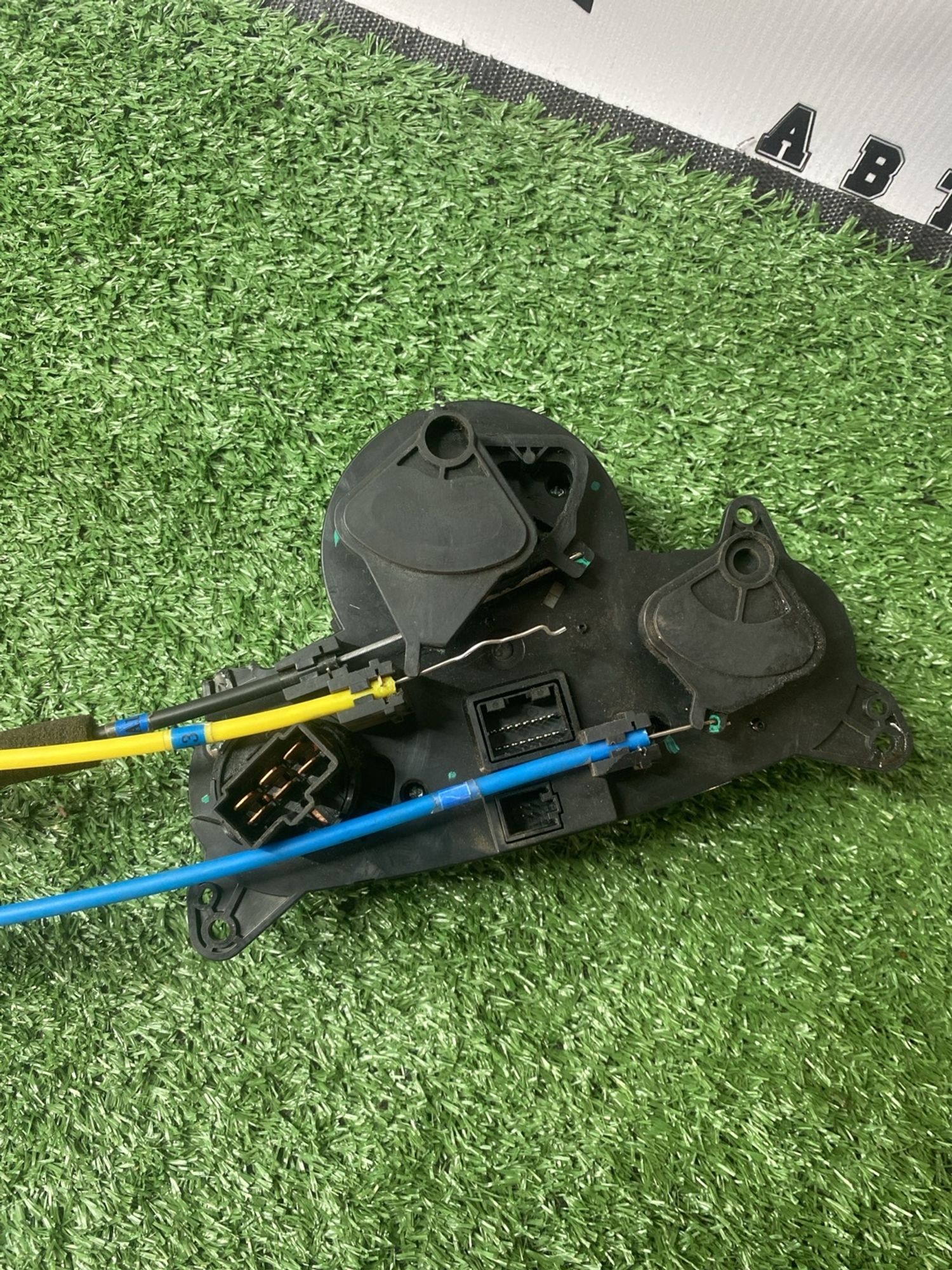 https://ycs.partsauto.market/partsauto-images/thmbs/userImages/cca1856e256b5441544f9aba03b424a6/part/618f98ea-402b-4670-a302-f62e186acad8_1781076329764.jpg