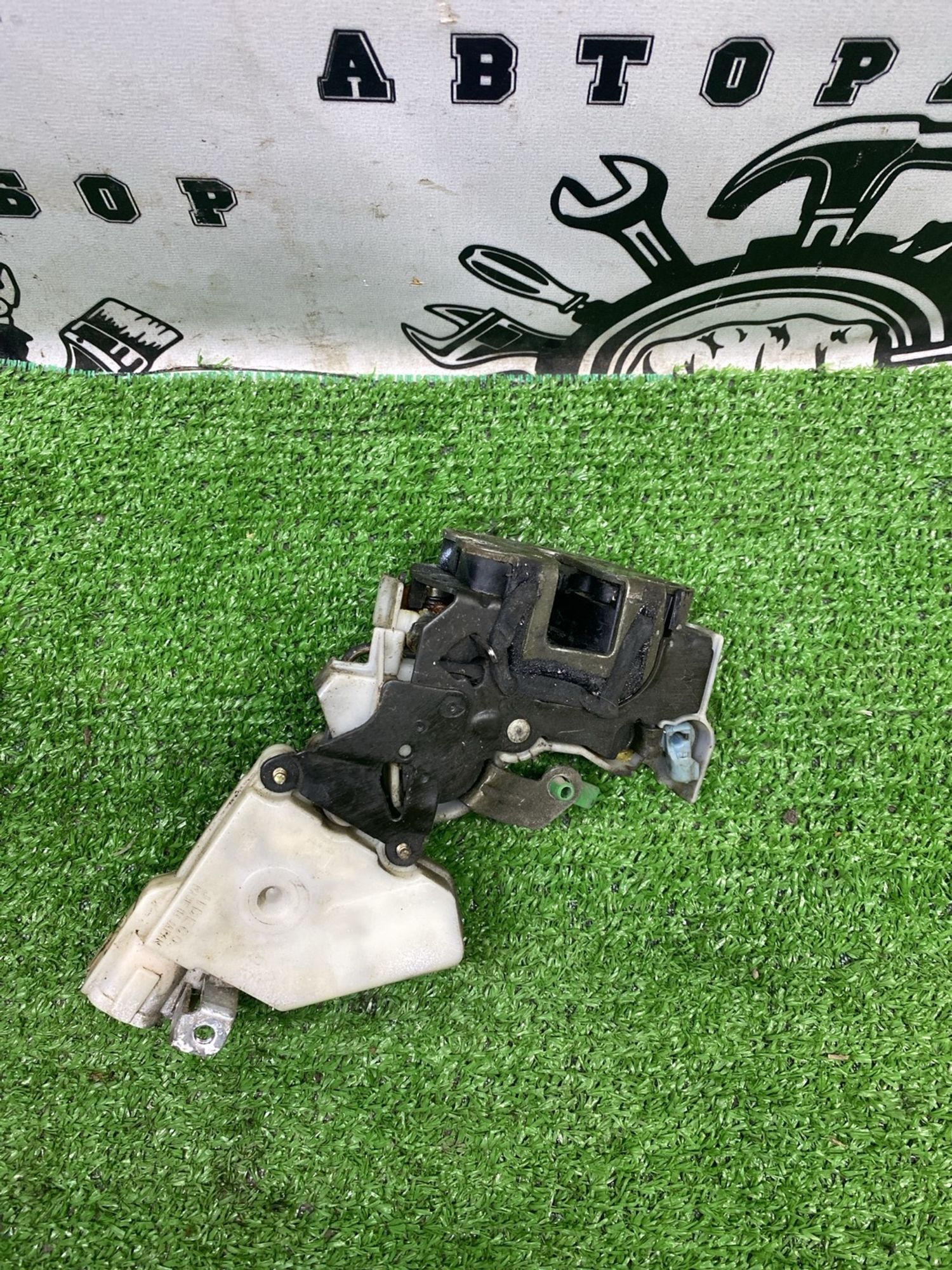 https://ycs.partsauto.market/partsauto-images/thmbs/userImages/cca1856e256b5441544f9aba03b424a6/part/66a2ff5e-aad4-4606-92d2-5482687a184f_1789376662840.jpg