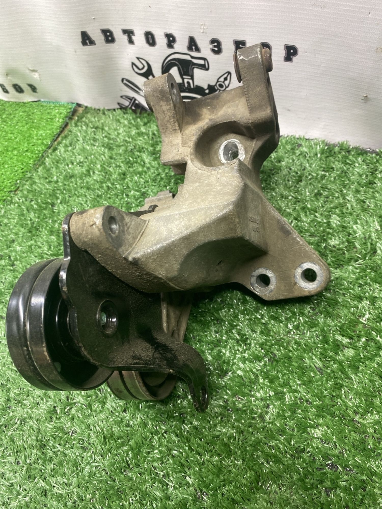 https://ycs.partsauto.market/partsauto-images/thmbs/userImages/cca1856e256b5441544f9aba03b424a6/part/67029f48-f2ff-4940-a75a-1a0c108fe6d7_1780904954494.jpg