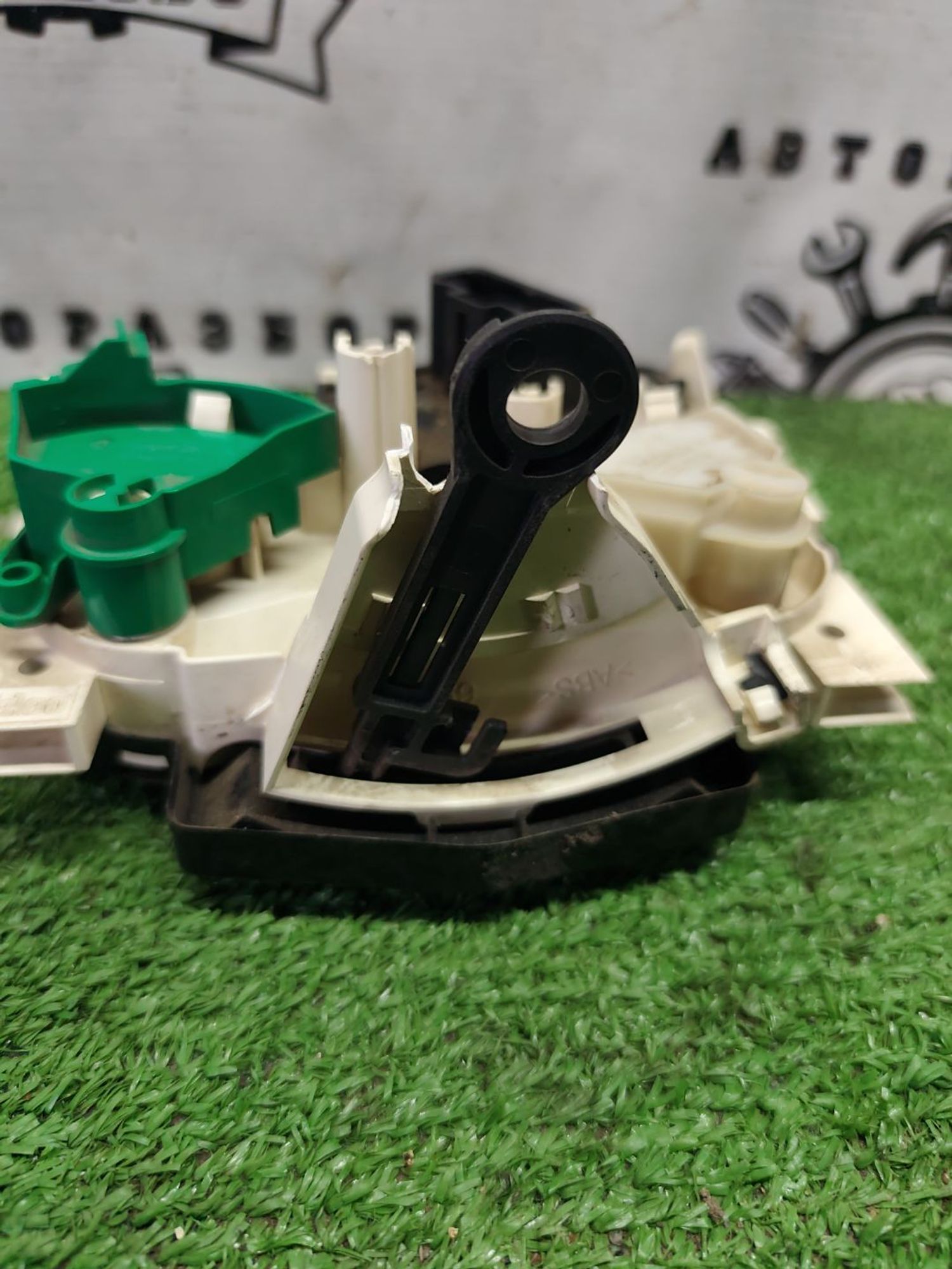 https://ycs.partsauto.market/partsauto-images/thmbs/userImages/cca1856e256b5441544f9aba03b424a6/part/6e748b81-75fa-4842-afa8-51018e957501_1774518307766.jpg