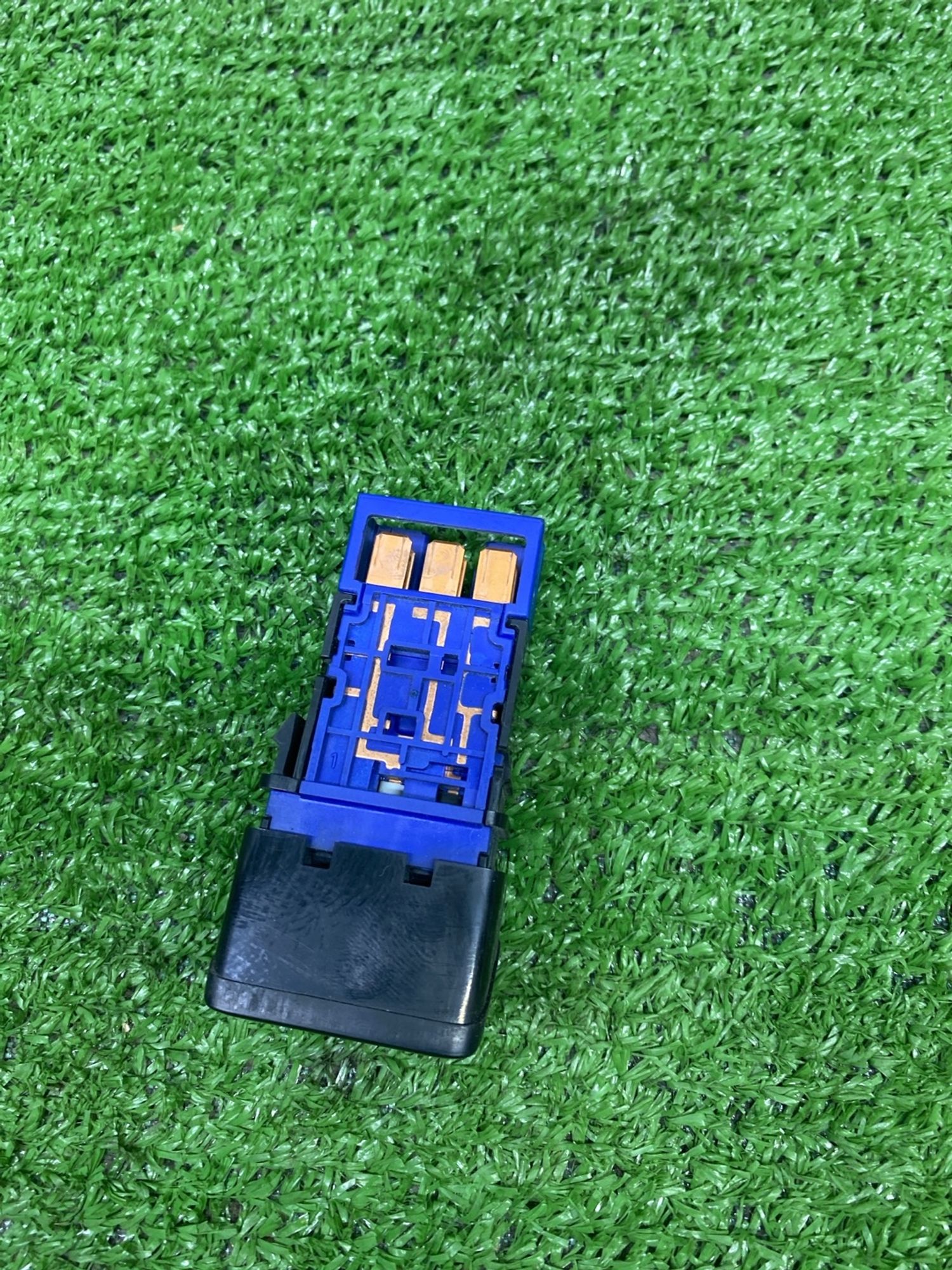 https://ycs.partsauto.market/partsauto-images/thmbs/userImages/cca1856e256b5441544f9aba03b424a6/part/7237e928-d8db-4e69-8c23-933fffbf2d7a_1789375908371.jpg