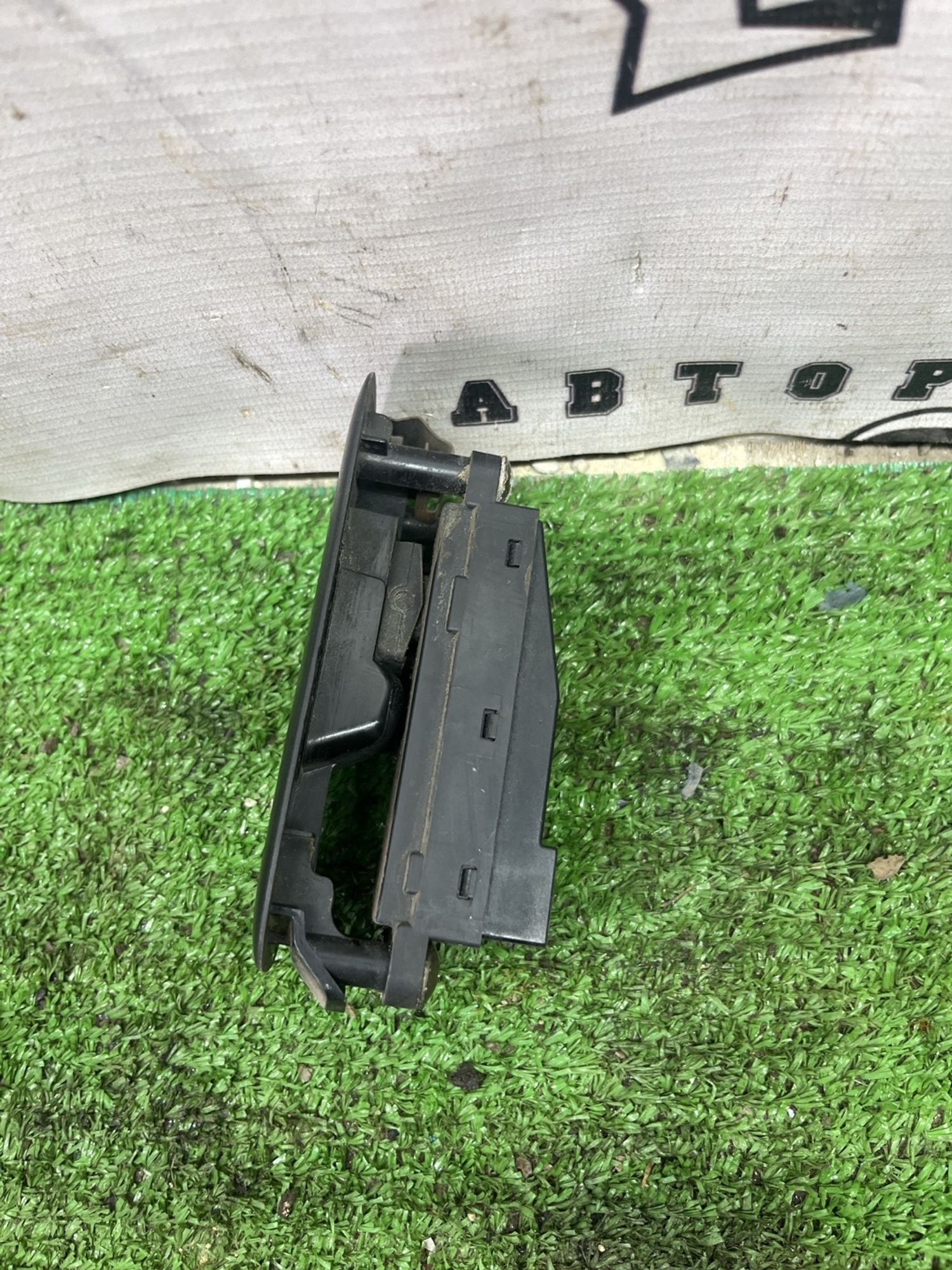 https://ycs.partsauto.market/partsauto-images/thmbs/userImages/cca1856e256b5441544f9aba03b424a6/part/751289cd-fbe4-485b-b028-2f6cb06e451e_1778233952658.jpg