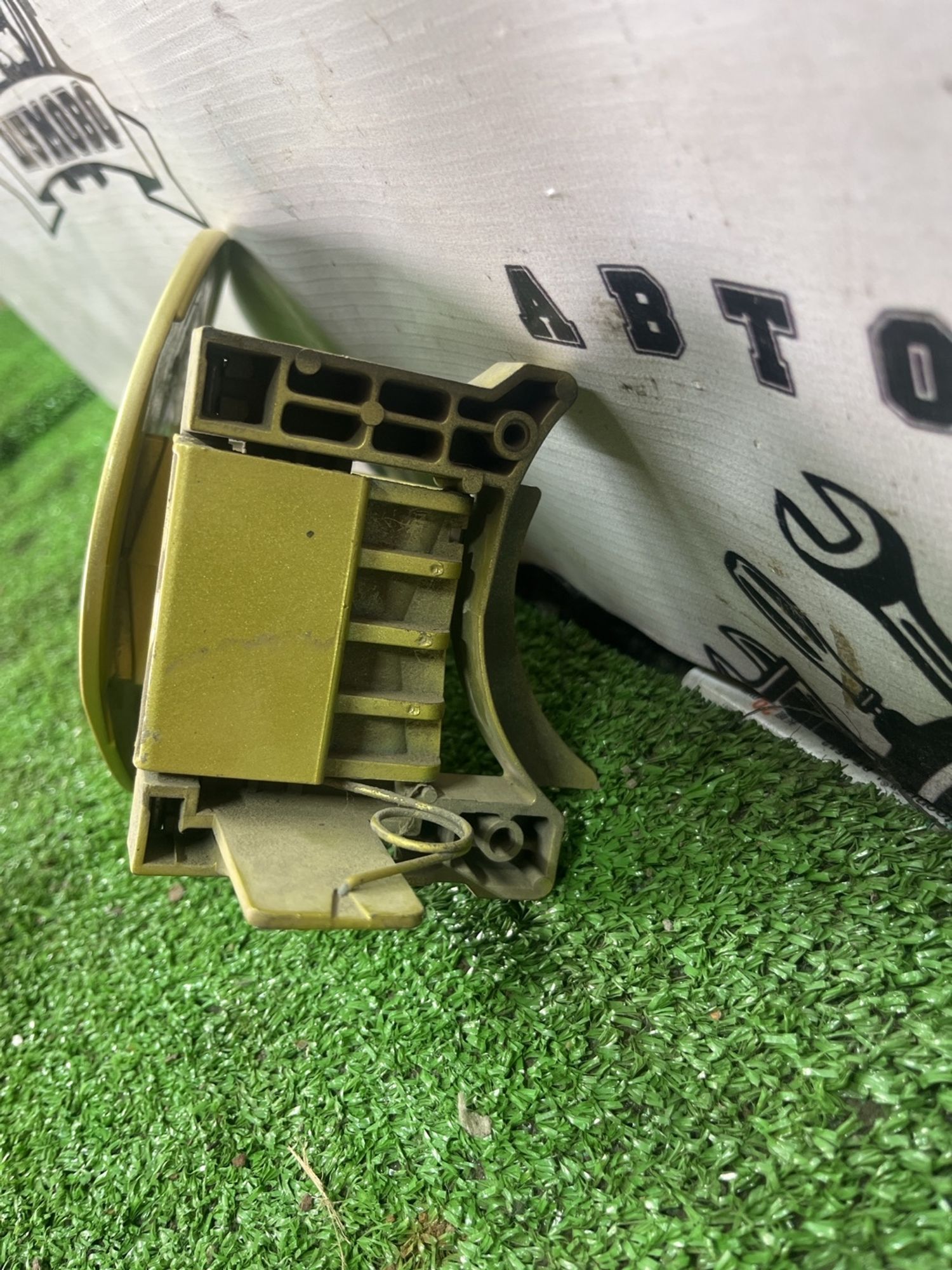 https://ycs.partsauto.market/partsauto-images/thmbs/userImages/cca1856e256b5441544f9aba03b424a6/part/7aae98df-1bd9-4bdc-9dd1-bcabdd2a11e4_1777963635720.jpg