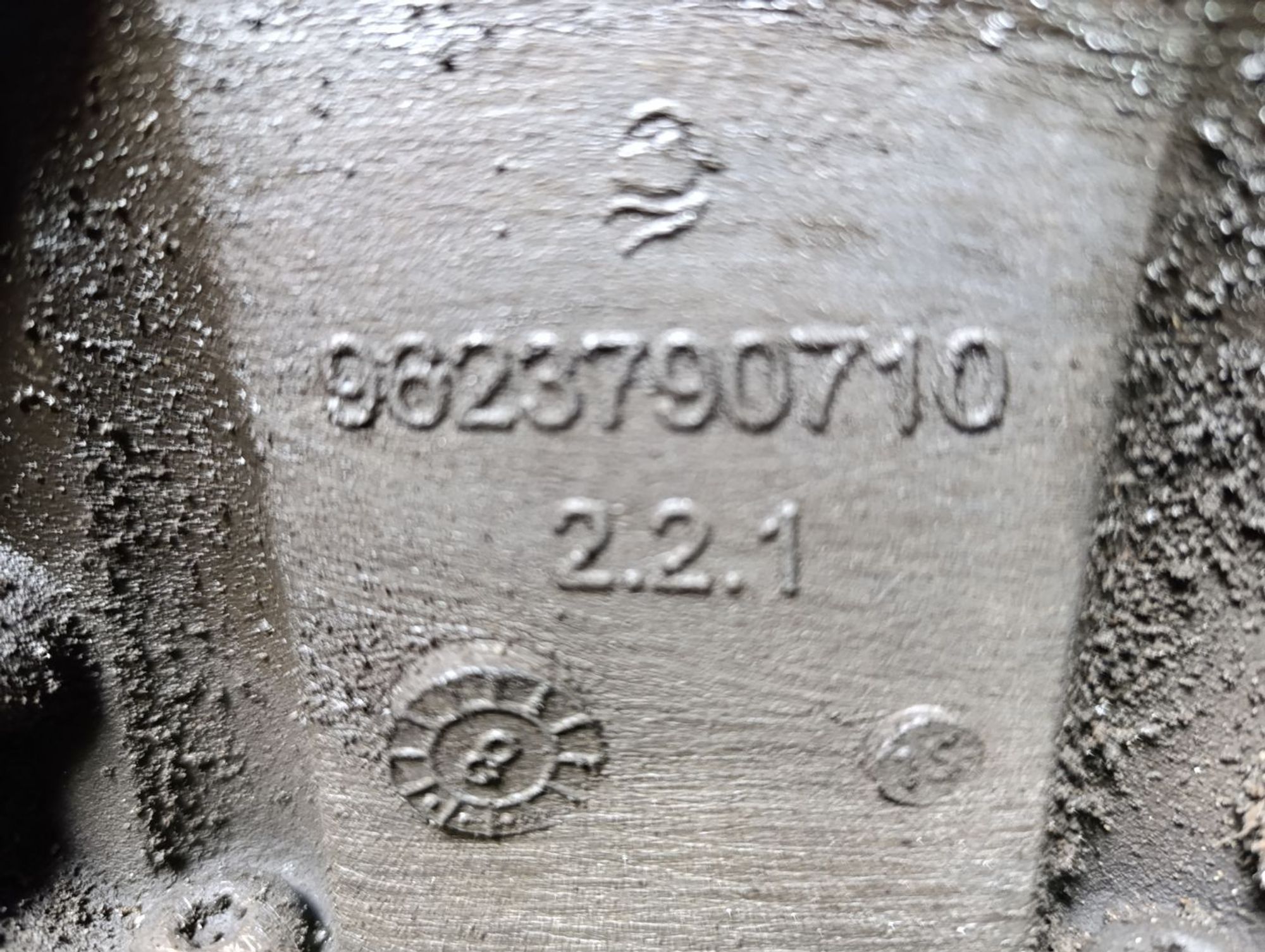 https://ycs.partsauto.market/partsauto-images/thmbs/userImages/cca1856e256b5441544f9aba03b424a6/part/7de15140-1432-4ceb-9638-9dfd4044fe9b_1747324912440.jpg