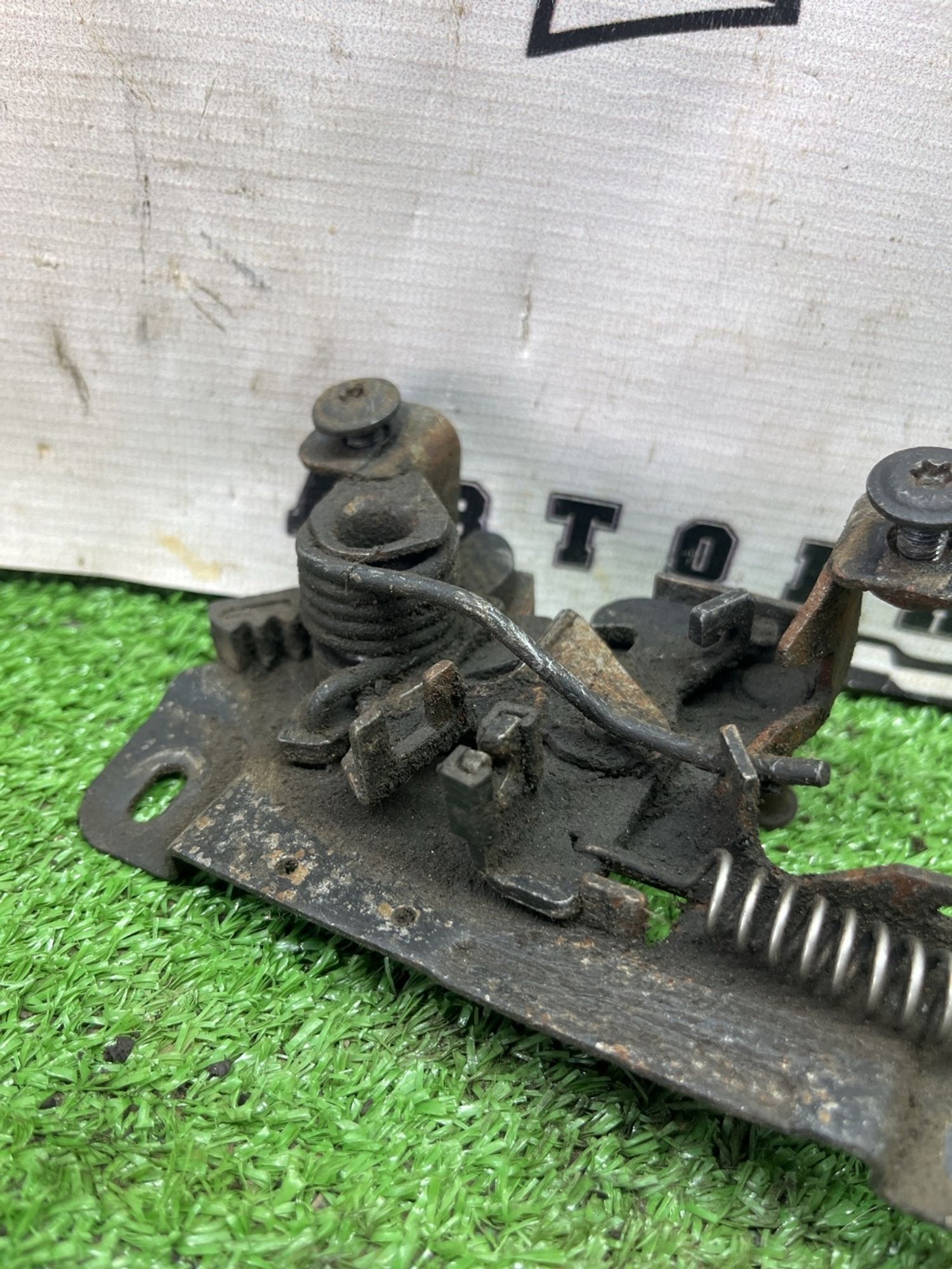 https://ycs.partsauto.market/partsauto-images/thmbs/userImages/cca1856e256b5441544f9aba03b424a6/part/7eb9d7f0-26b7-4e90-a760-3abf96ff92ef_1777139771815.jpg