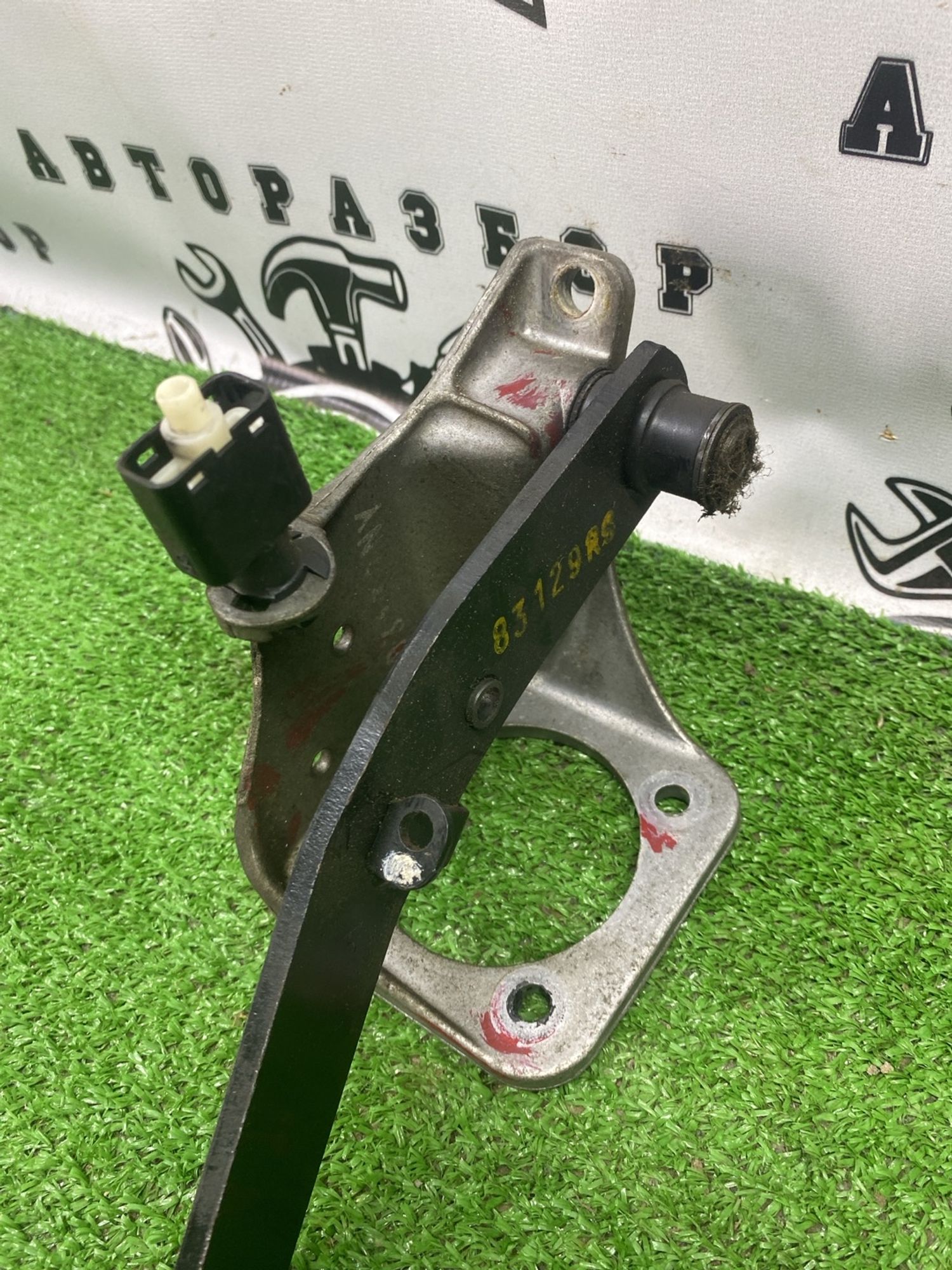 https://ycs.partsauto.market/partsauto-images/thmbs/userImages/cca1856e256b5441544f9aba03b424a6/part/817e2c51-9f09-4318-9623-073f98df4bce_1784279559134.jpg