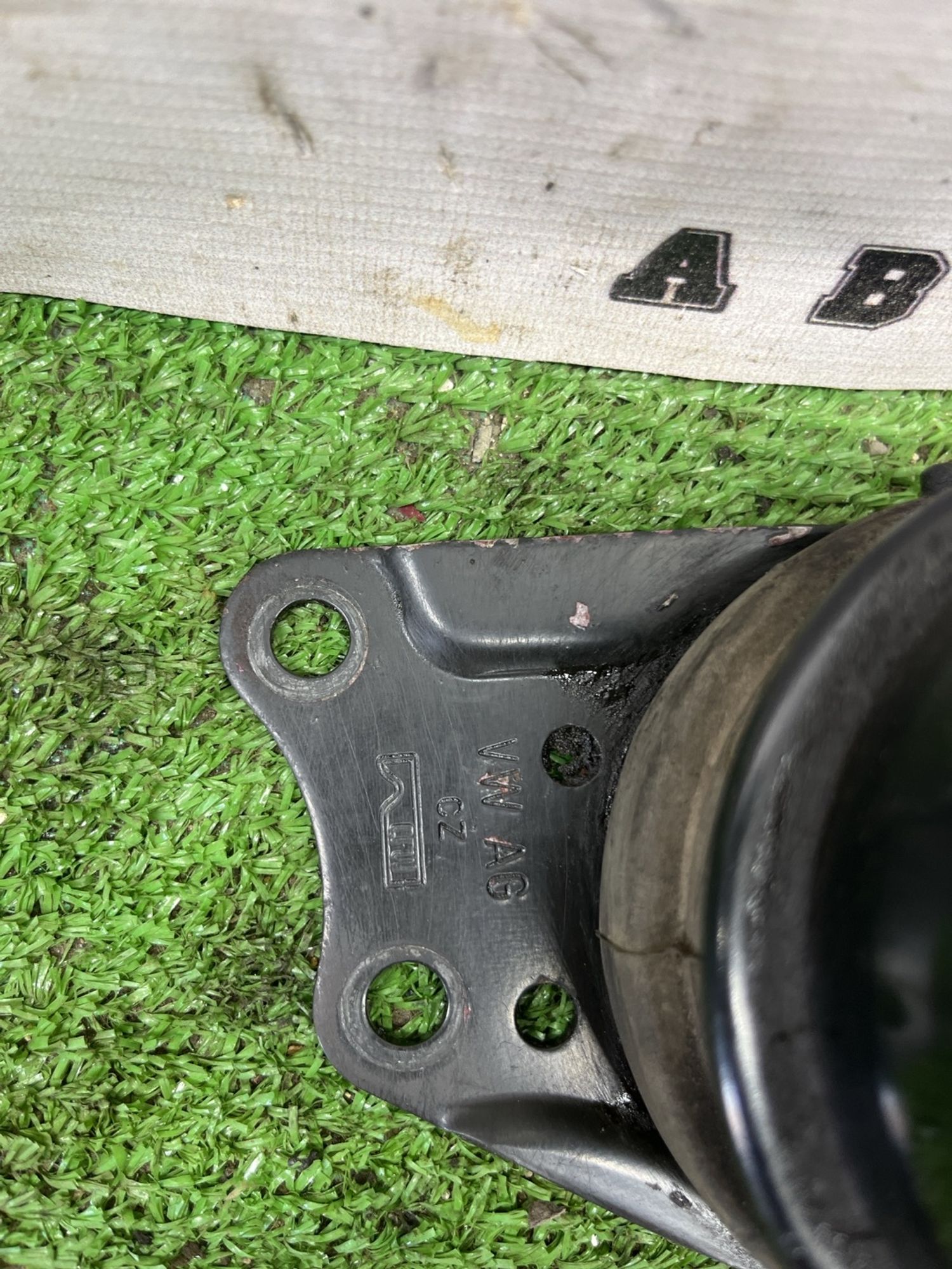 https://ycs.partsauto.market/partsauto-images/thmbs/userImages/cca1856e256b5441544f9aba03b424a6/part/82446d95-19f1-4443-bcc0-29c3b4715bb4_1779095085229.jpg