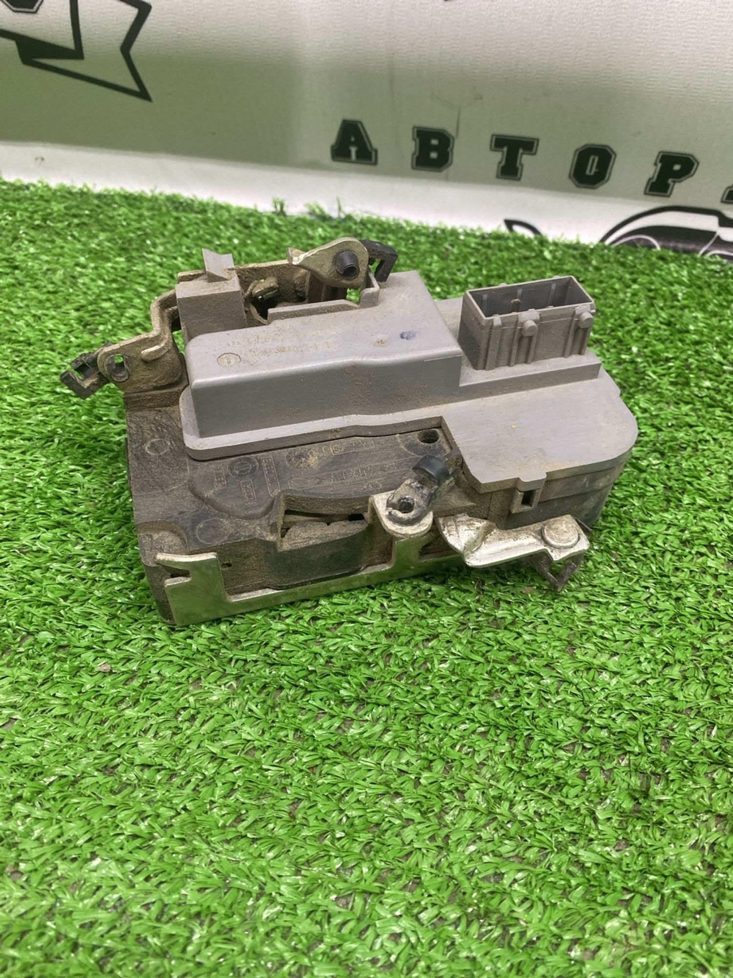 https://ycs.partsauto.market/partsauto-images/thmbs/userImages/cca1856e256b5441544f9aba03b424a6/part/83376e5a-629e-4163-b64d-c889cb32ecb2_1782897987328.jpg