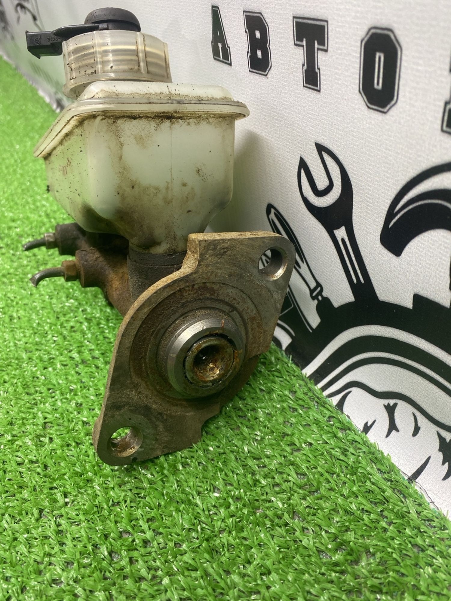 https://ycs.partsauto.market/partsauto-images/thmbs/userImages/cca1856e256b5441544f9aba03b424a6/part/8601d682-3cb4-4aab-82b9-b0b90f9215d6_1781510384089.jpg