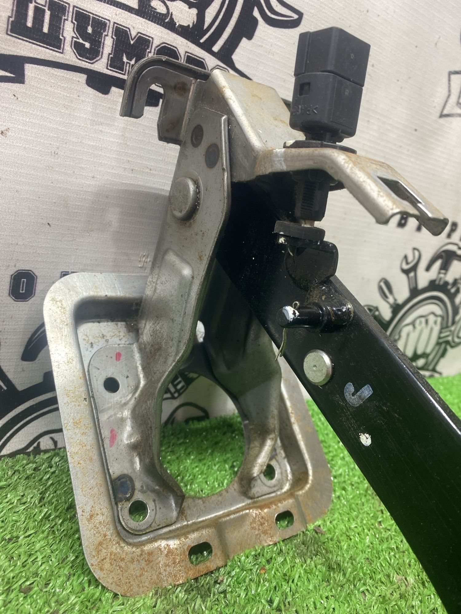 https://ycs.partsauto.market/partsauto-images/thmbs/userImages/cca1856e256b5441544f9aba03b424a6/part/93ef3ed4-1edd-49a3-9110-9c5e656f22b9_1779433949472.jpg