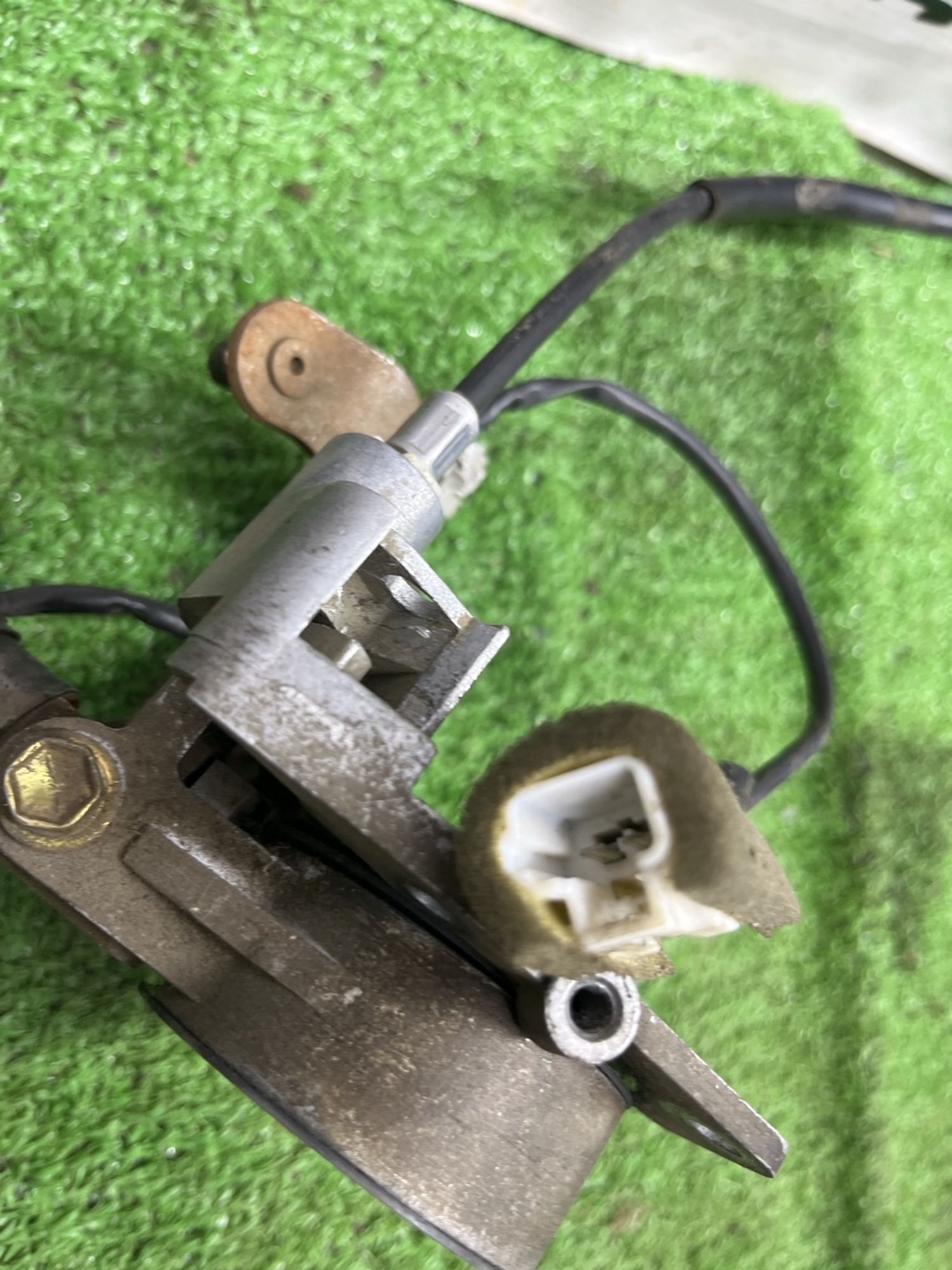 https://ycs.partsauto.market/partsauto-images/thmbs/userImages/cca1856e256b5441544f9aba03b424a6/part/9955a350-8fd8-429c-a329-91135bf83484_1775042187068.jpg