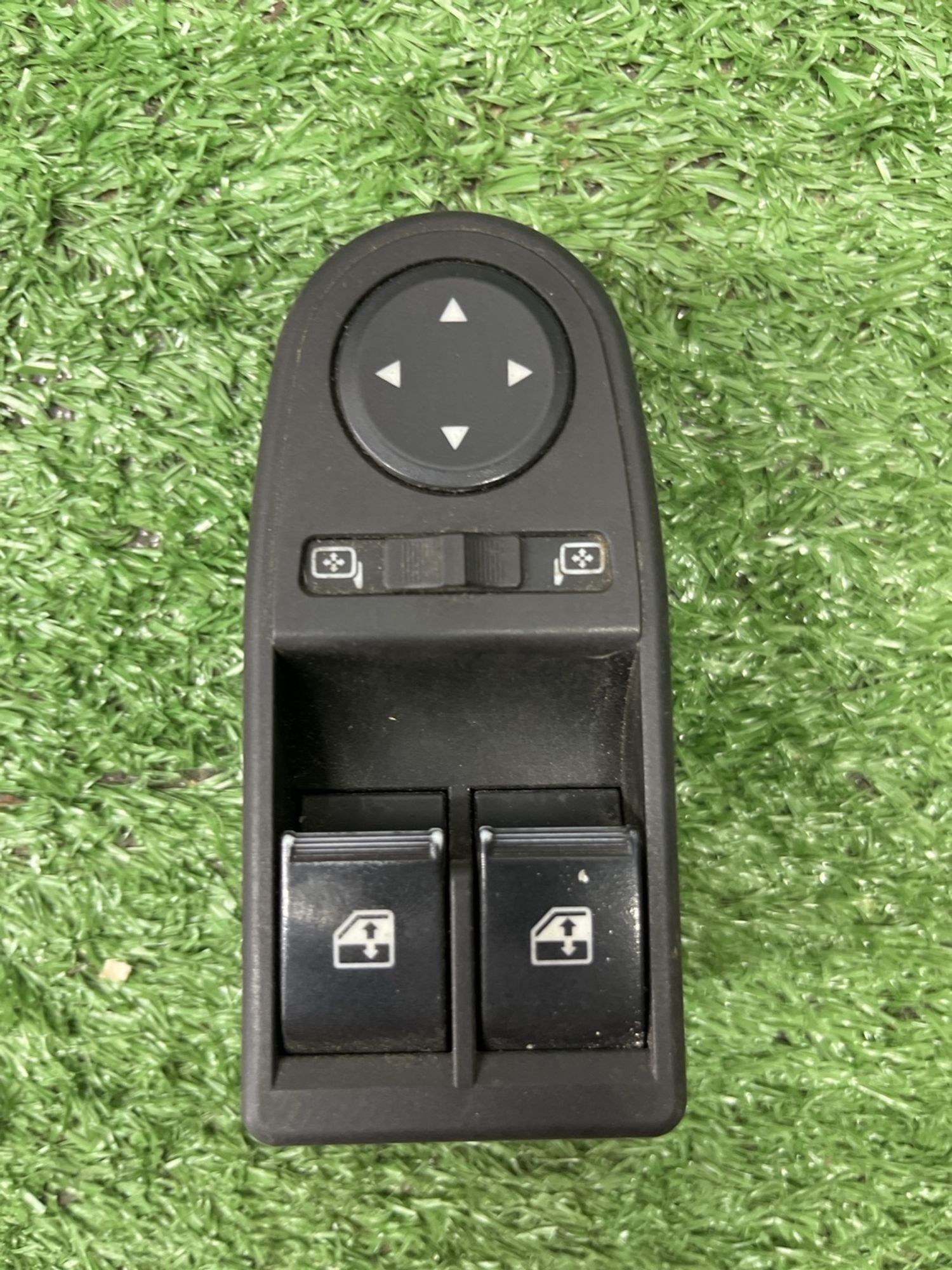 https://ycs.partsauto.market/partsauto-images/thmbs/userImages/cca1856e256b5441544f9aba03b424a6/part/9c343896-ebfd-43e8-b34a-574dcbd43ef8_1782982880569.jpg
