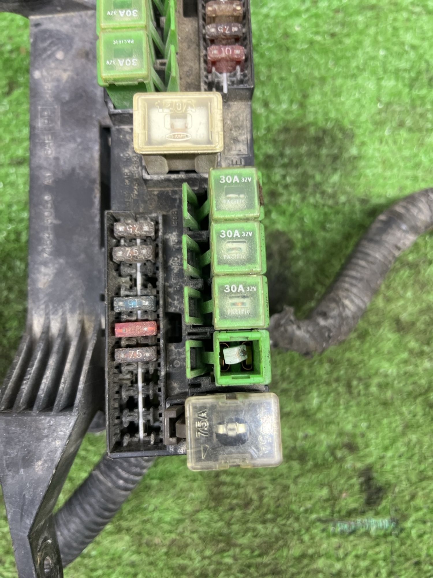 https://ycs.partsauto.market/partsauto-images/thmbs/userImages/cca1856e256b5441544f9aba03b424a6/part/abdb4ca0-6573-4c01-8bc0-5f1be72fb982_1780334137051.jpg