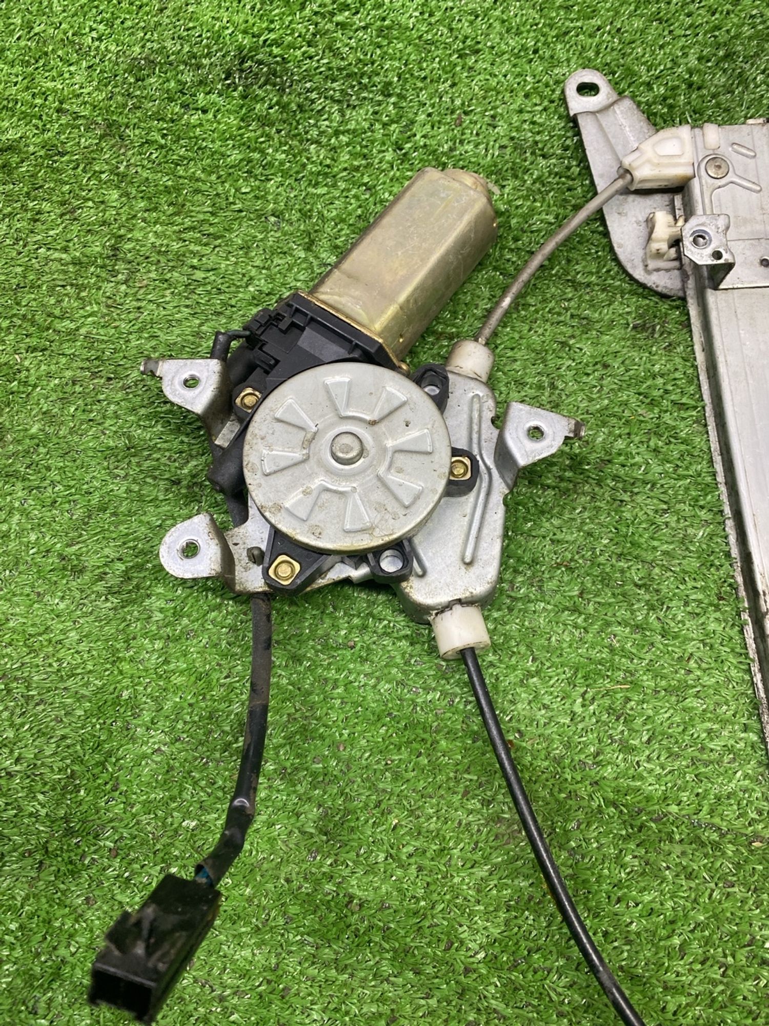 https://ycs.partsauto.market/partsauto-images/thmbs/userImages/cca1856e256b5441544f9aba03b424a6/part/b3985c9f-1394-48d0-a4a6-c434a905d4ee_1789381798050.jpg