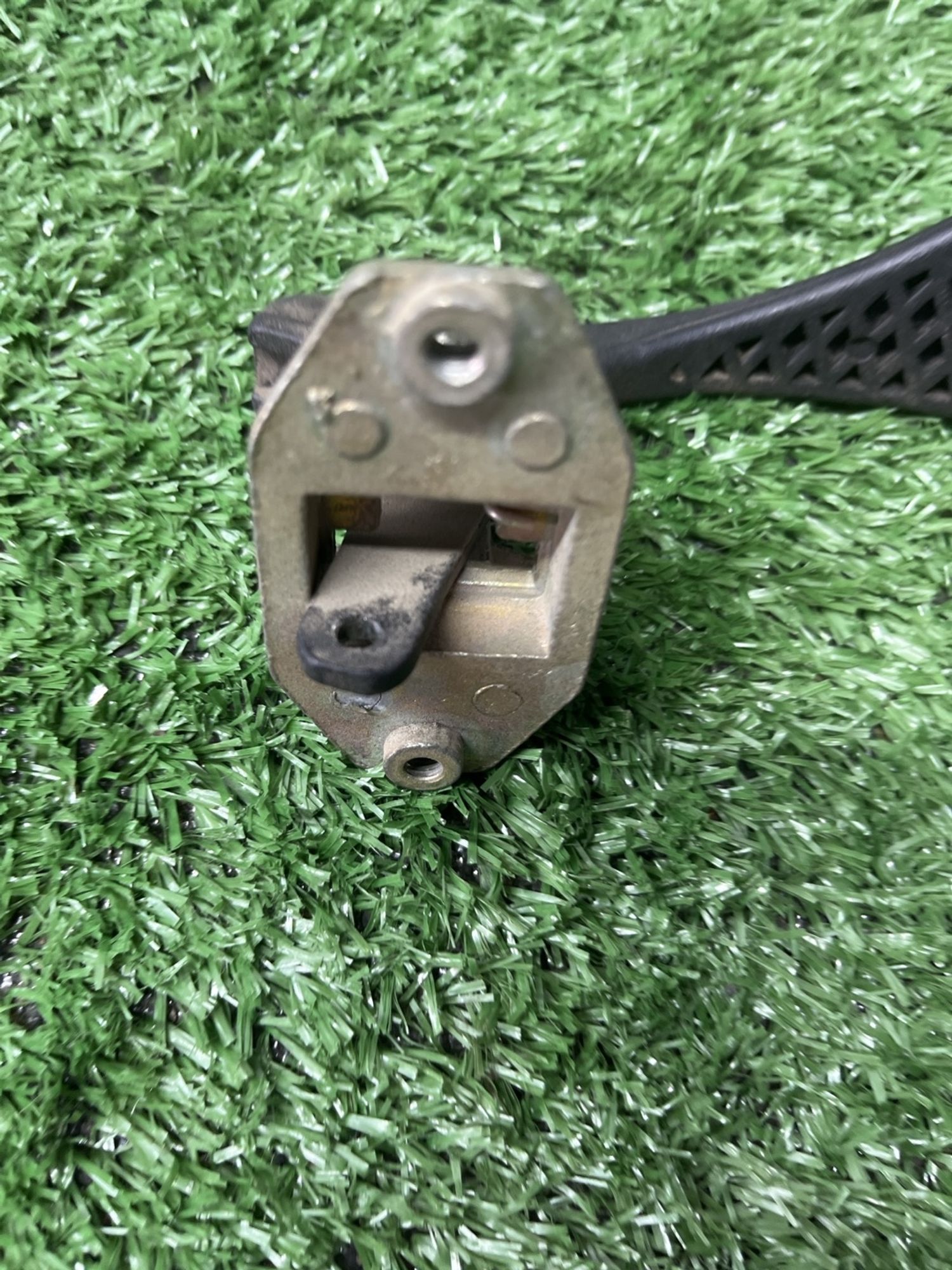 https://ycs.partsauto.market/partsauto-images/thmbs/userImages/cca1856e256b5441544f9aba03b424a6/part/b4fee41a-e71c-4625-9e18-499c046c7355_1781598107246.jpg